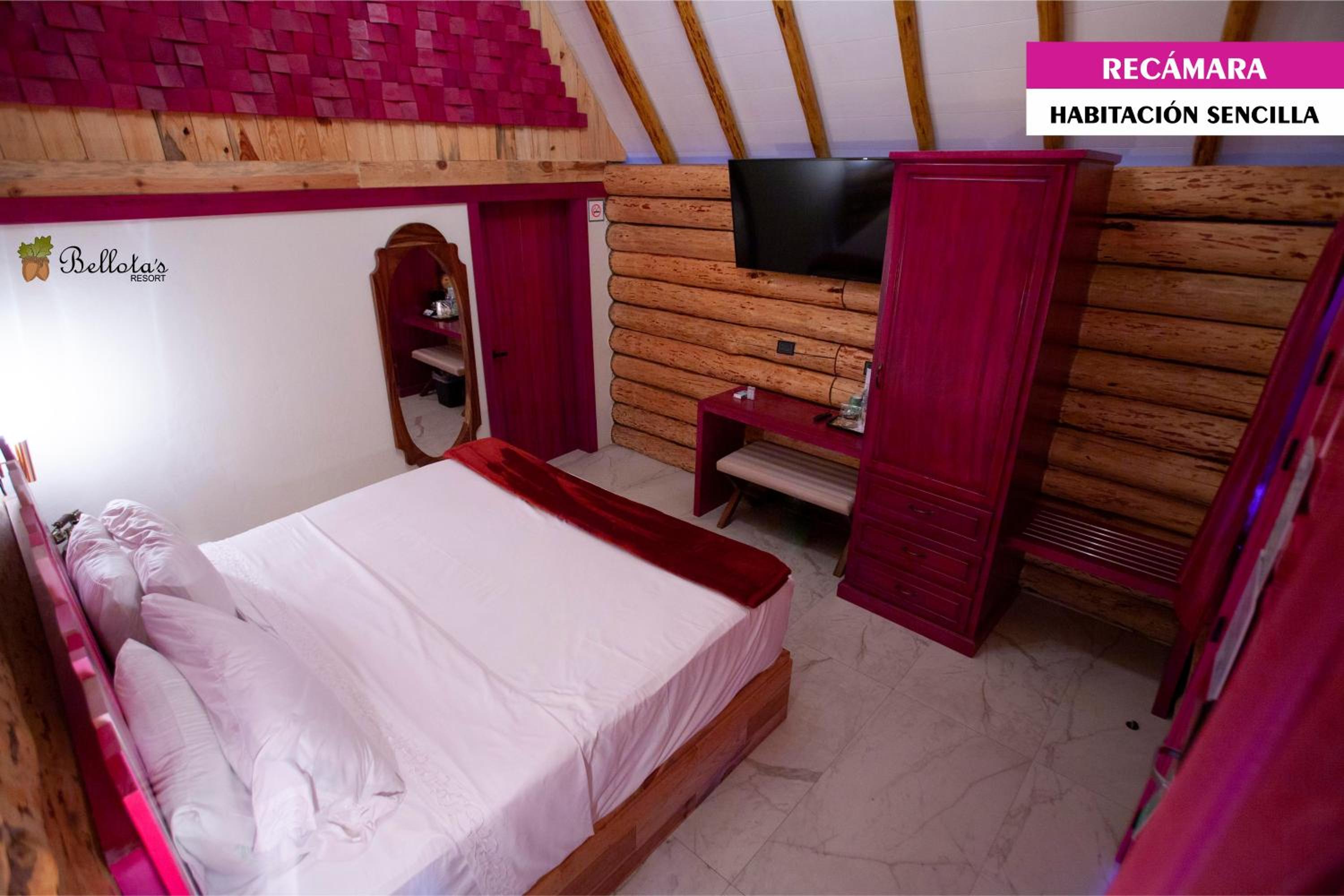 Queen Room photo 2