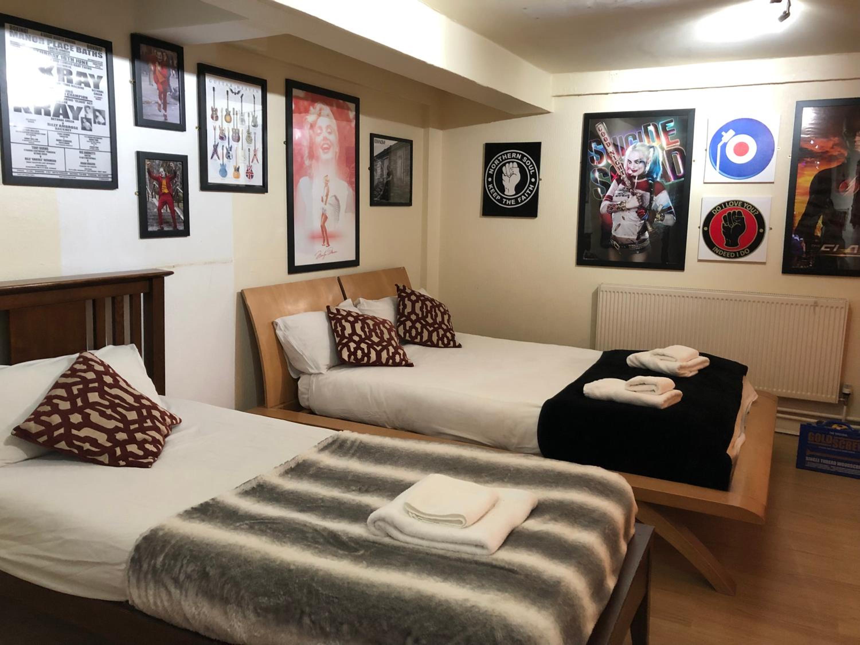 Triple Room With Shared Bathroom
