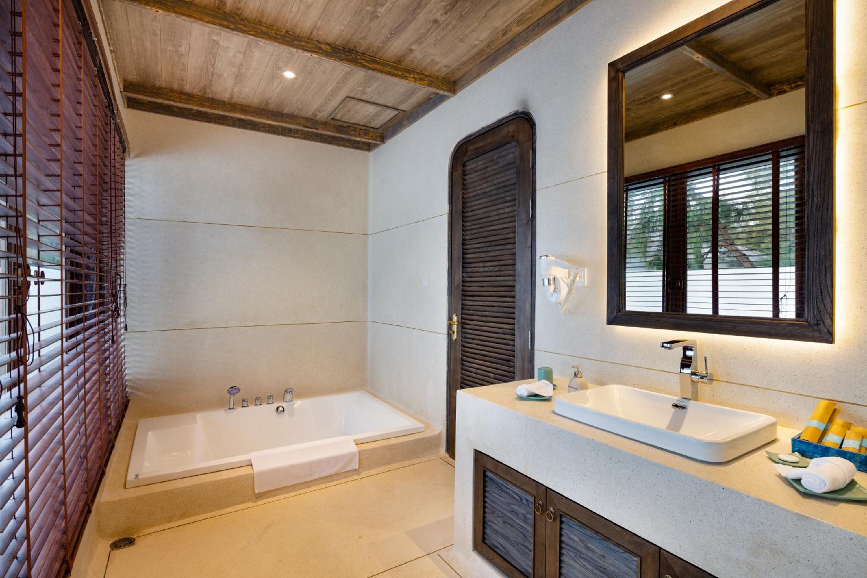 Two-Bedroom Villa with Garden View - Photo 5