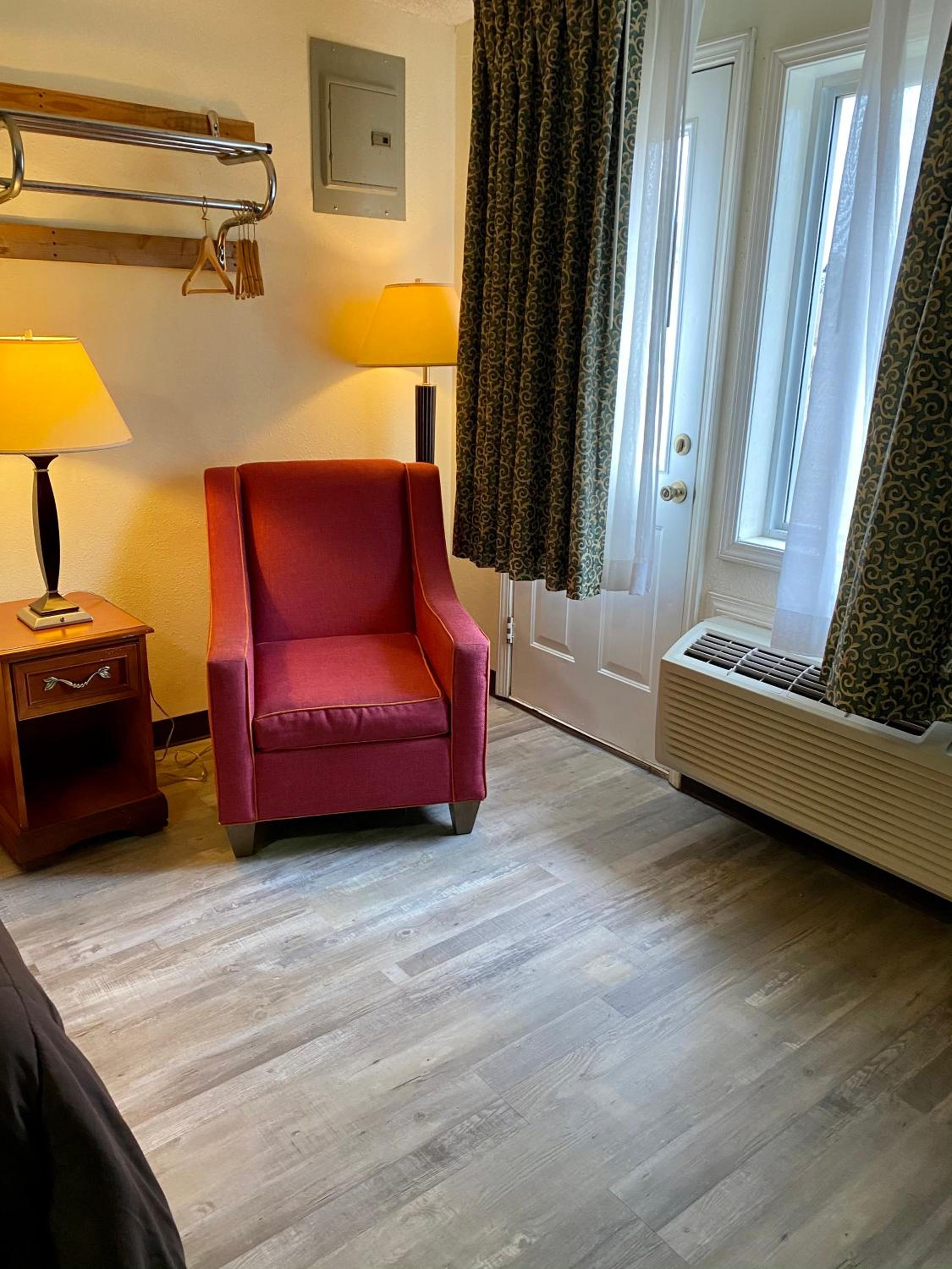 King Suite - Non-Smoking - Photo 14