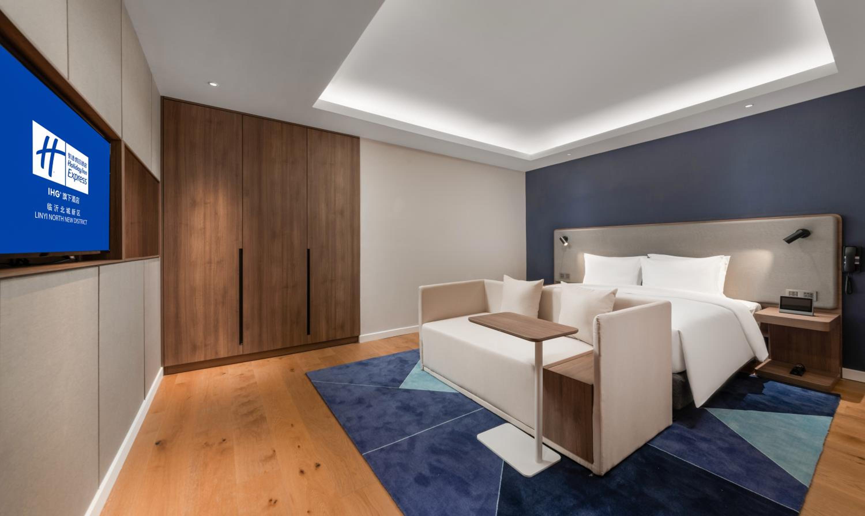 One-Bedroom Suite - Photo 5