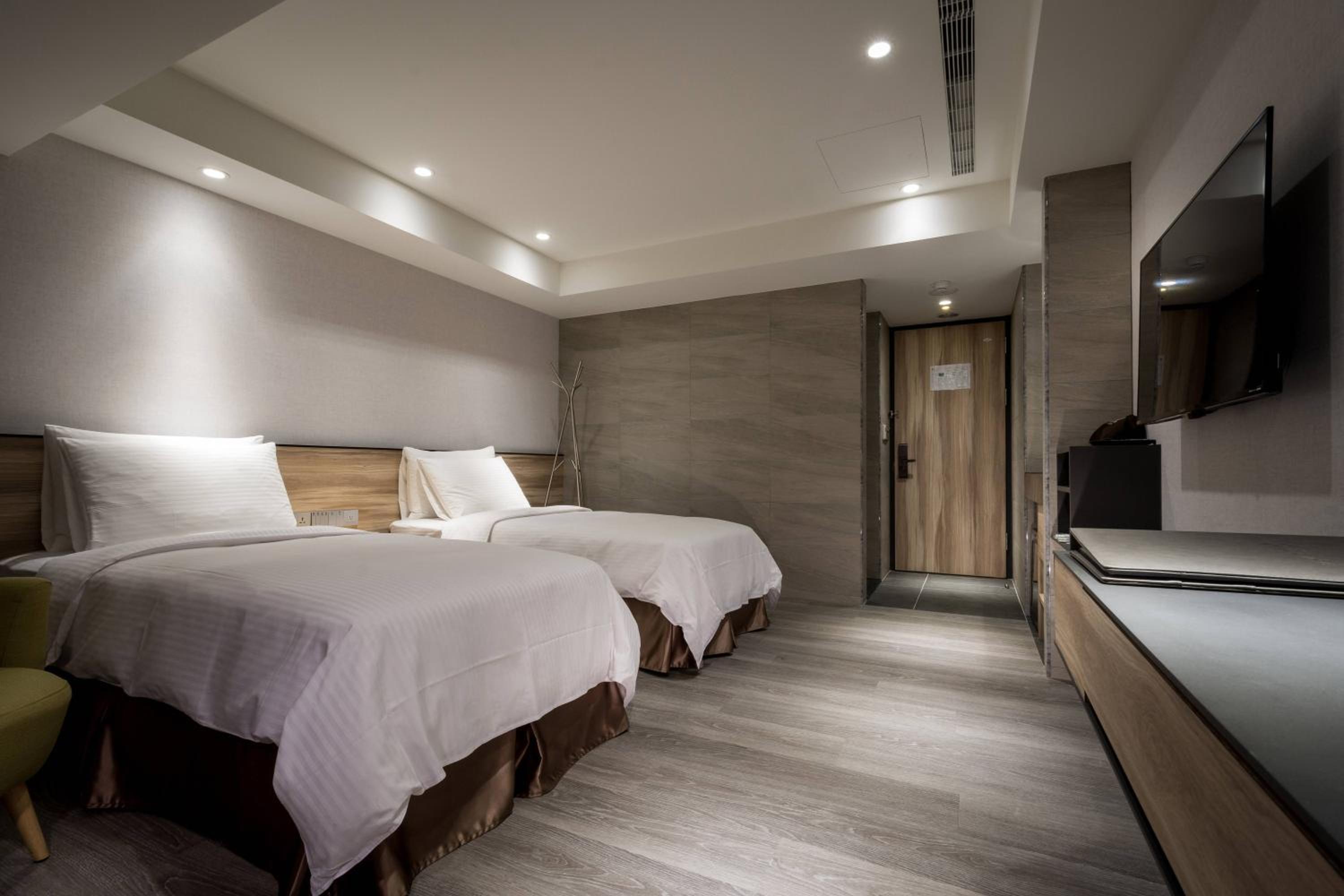 Standard Twin Room - Photo 4