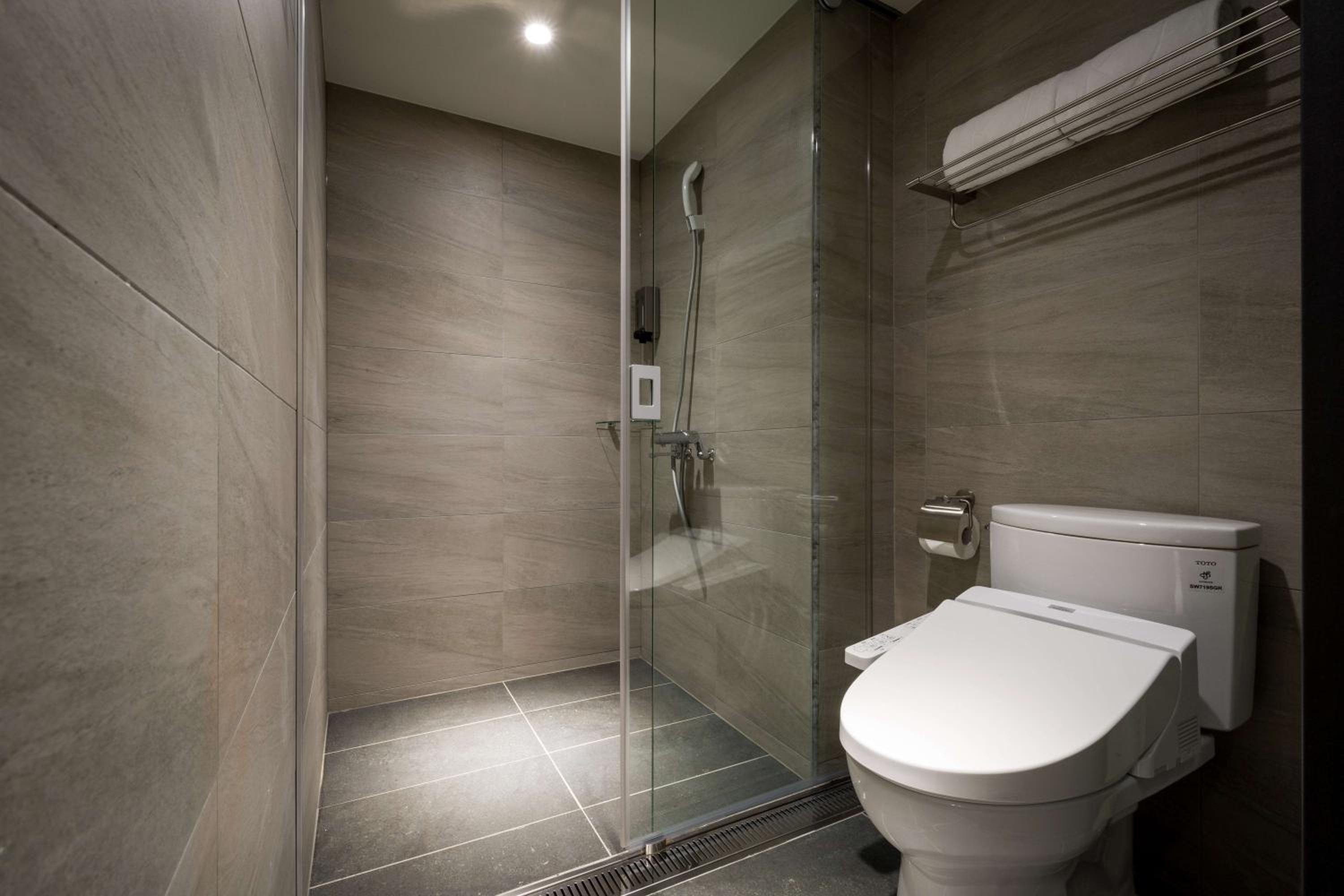 Standard Twin Room - Photo 5