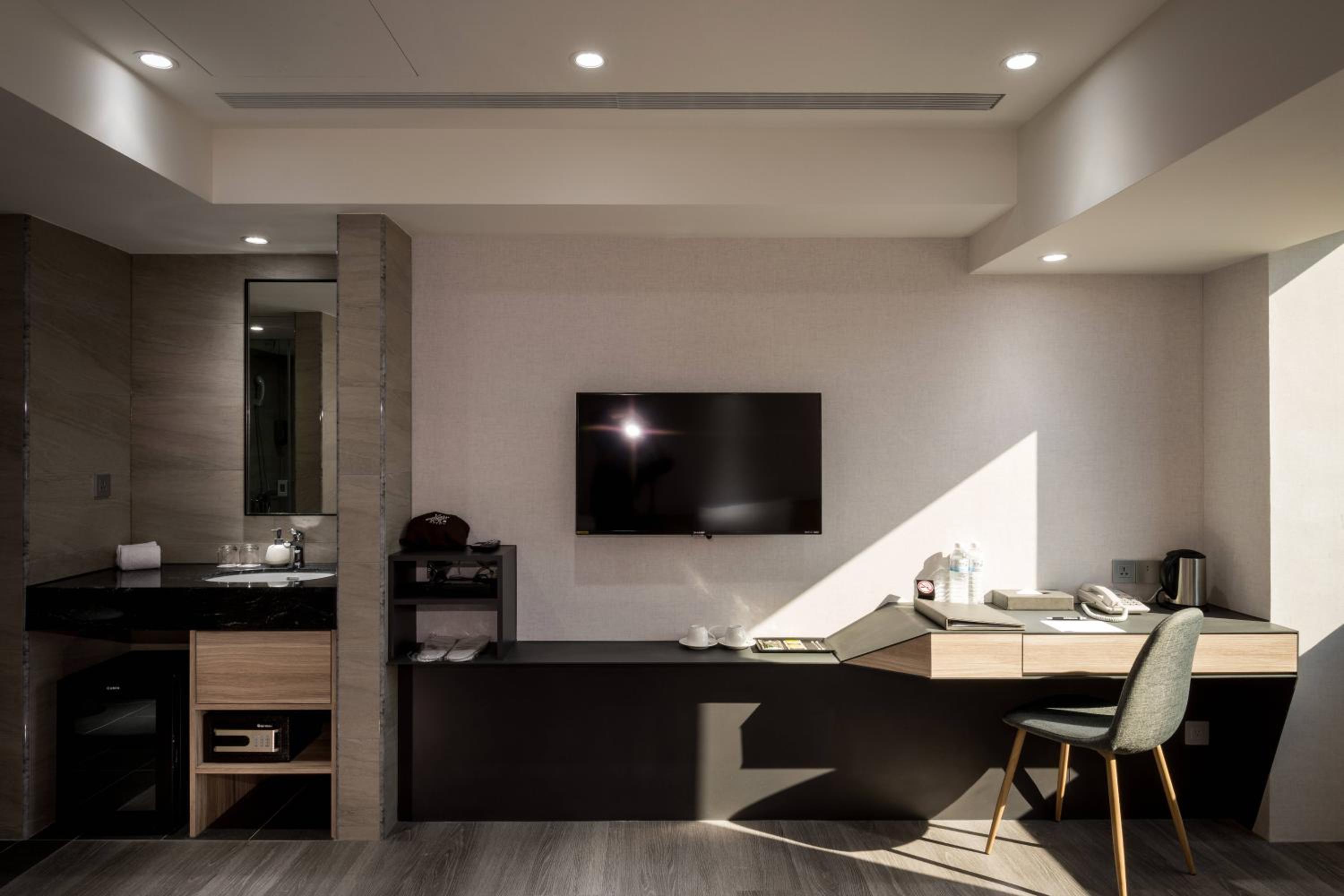 Standard Twin Room - Photo 2