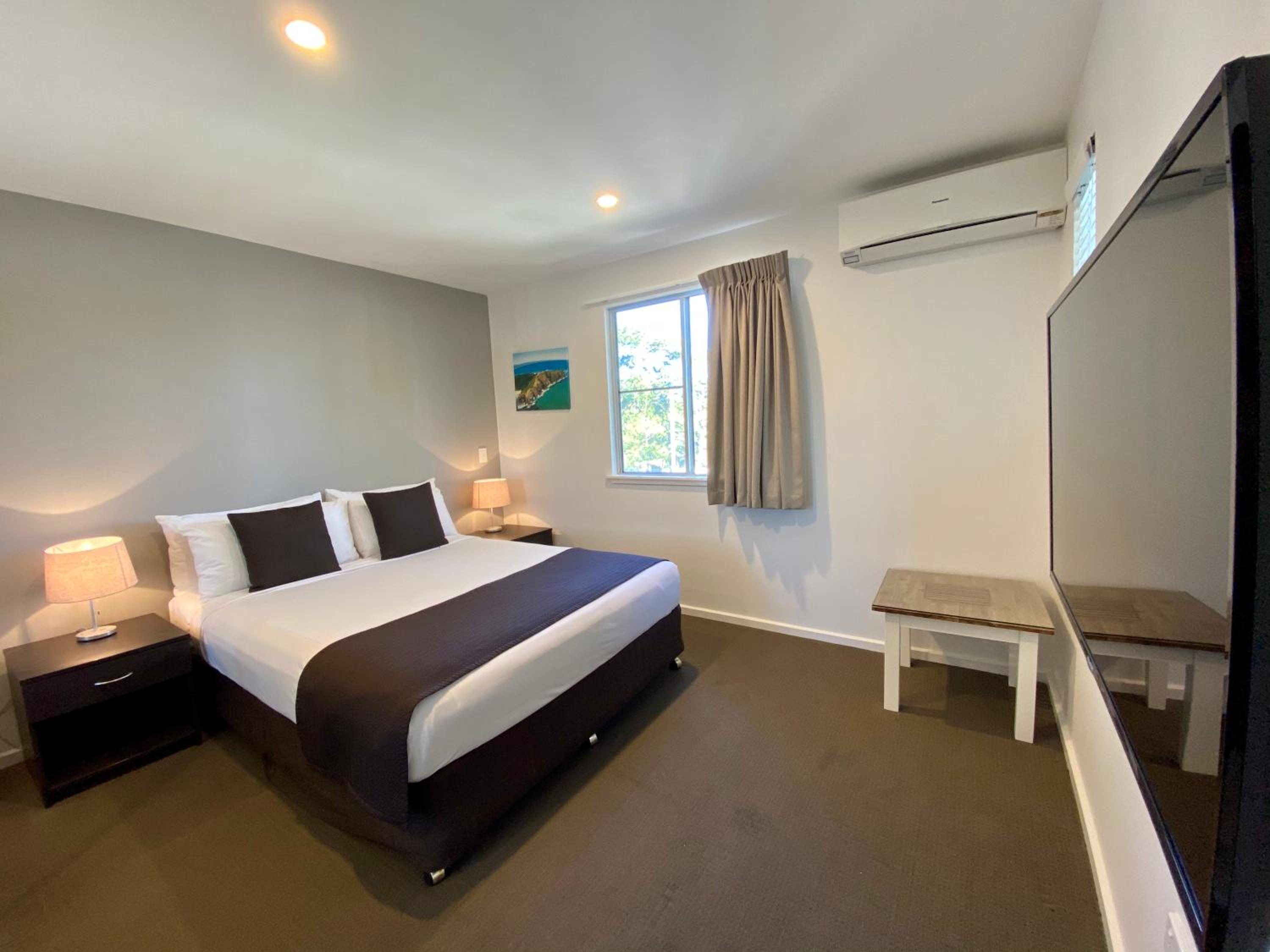 One-Bedroom Apartment Pool Side