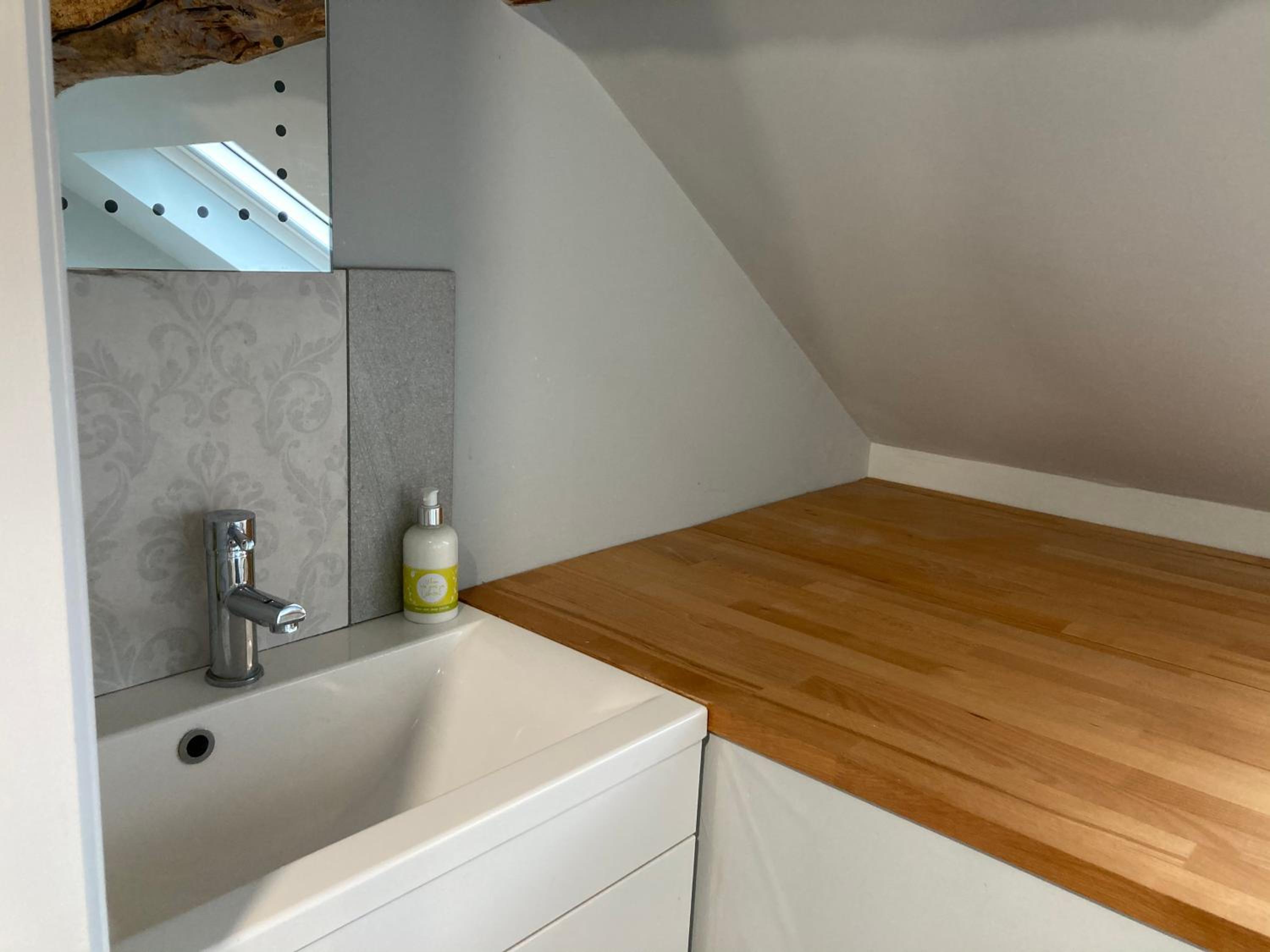 One-Bedroom Apartment - Photo 8