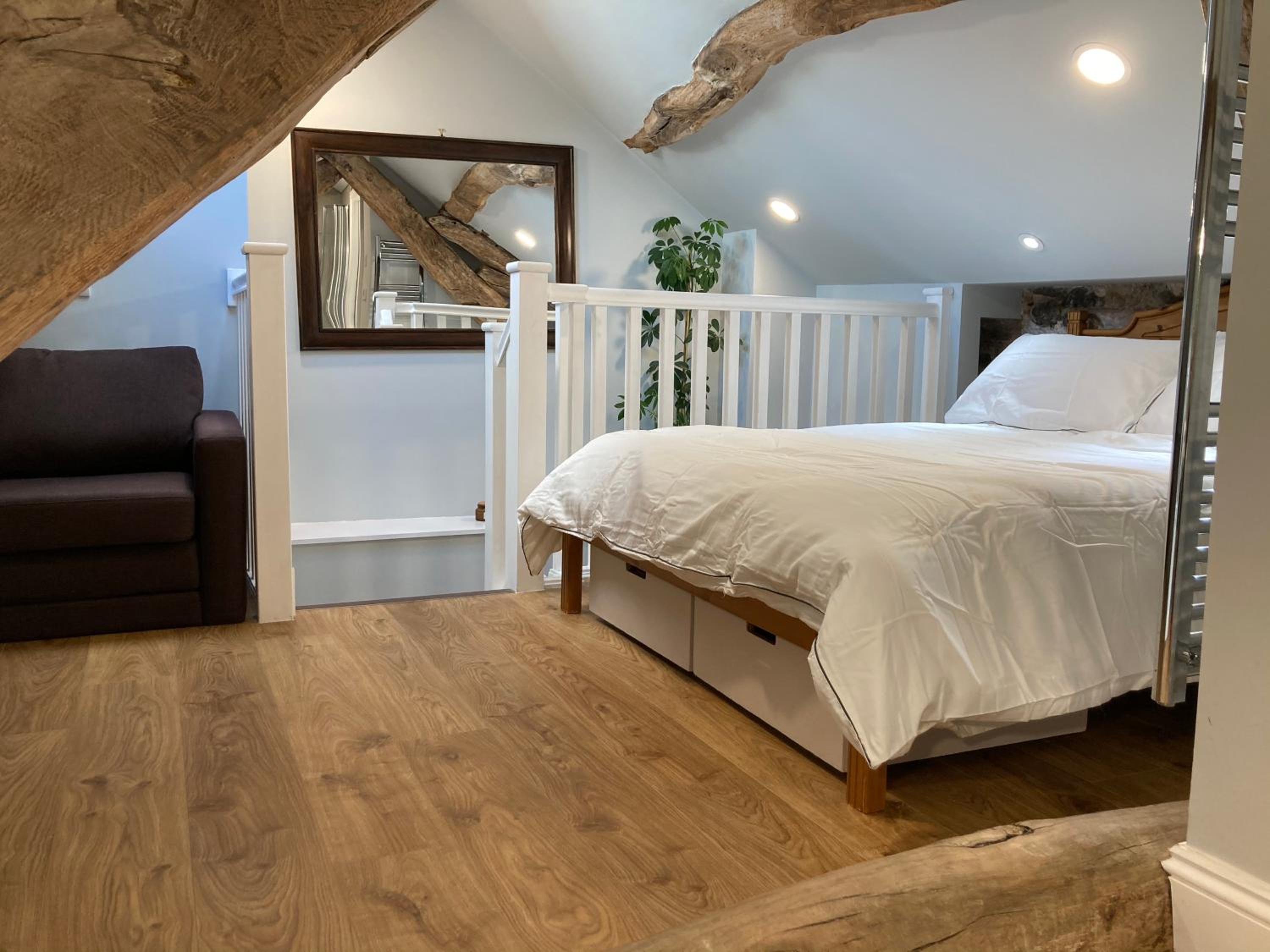 One-Bedroom Apartment - Photo 6
