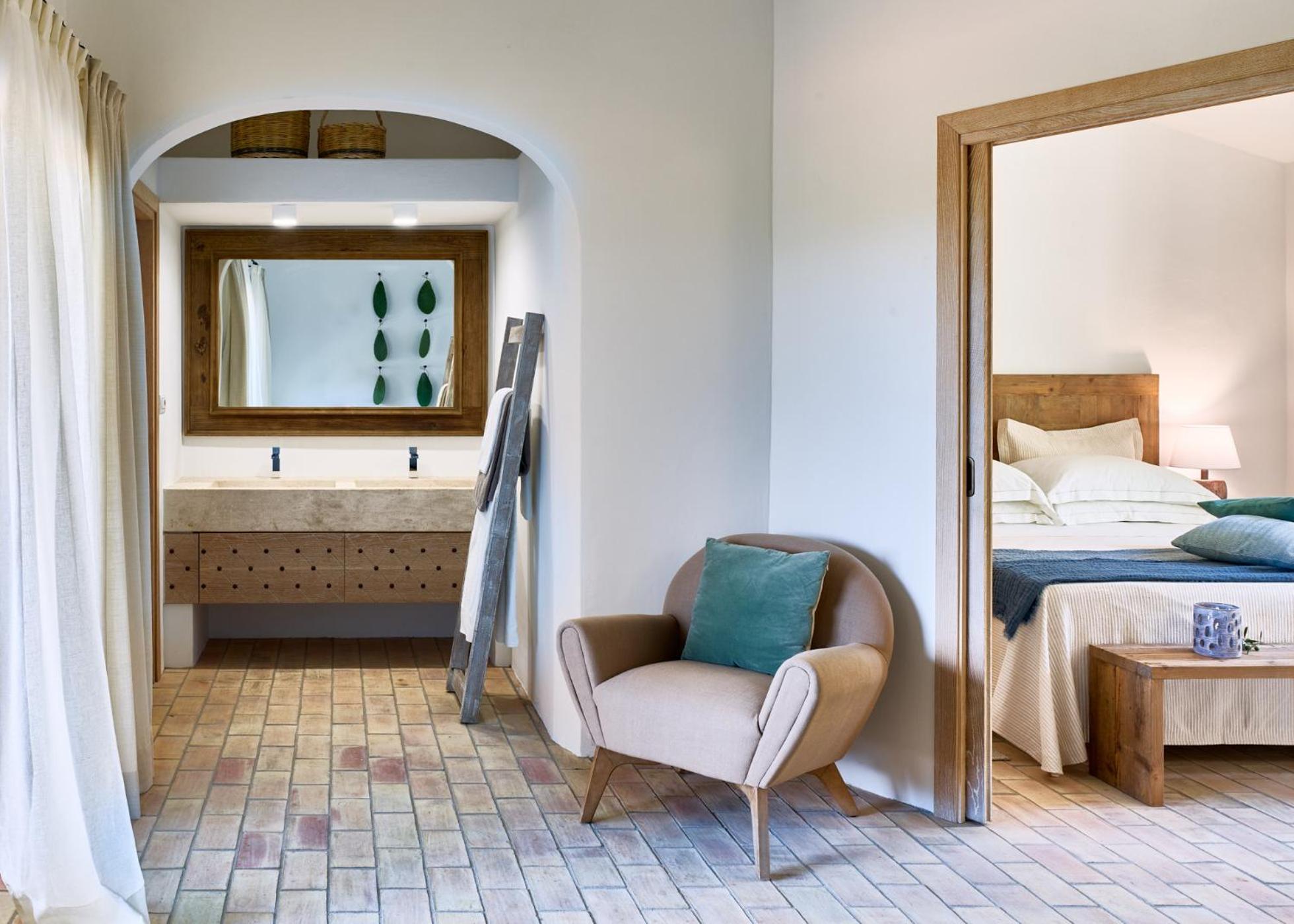 Deluxe Suite with Private Pool - Photo 5