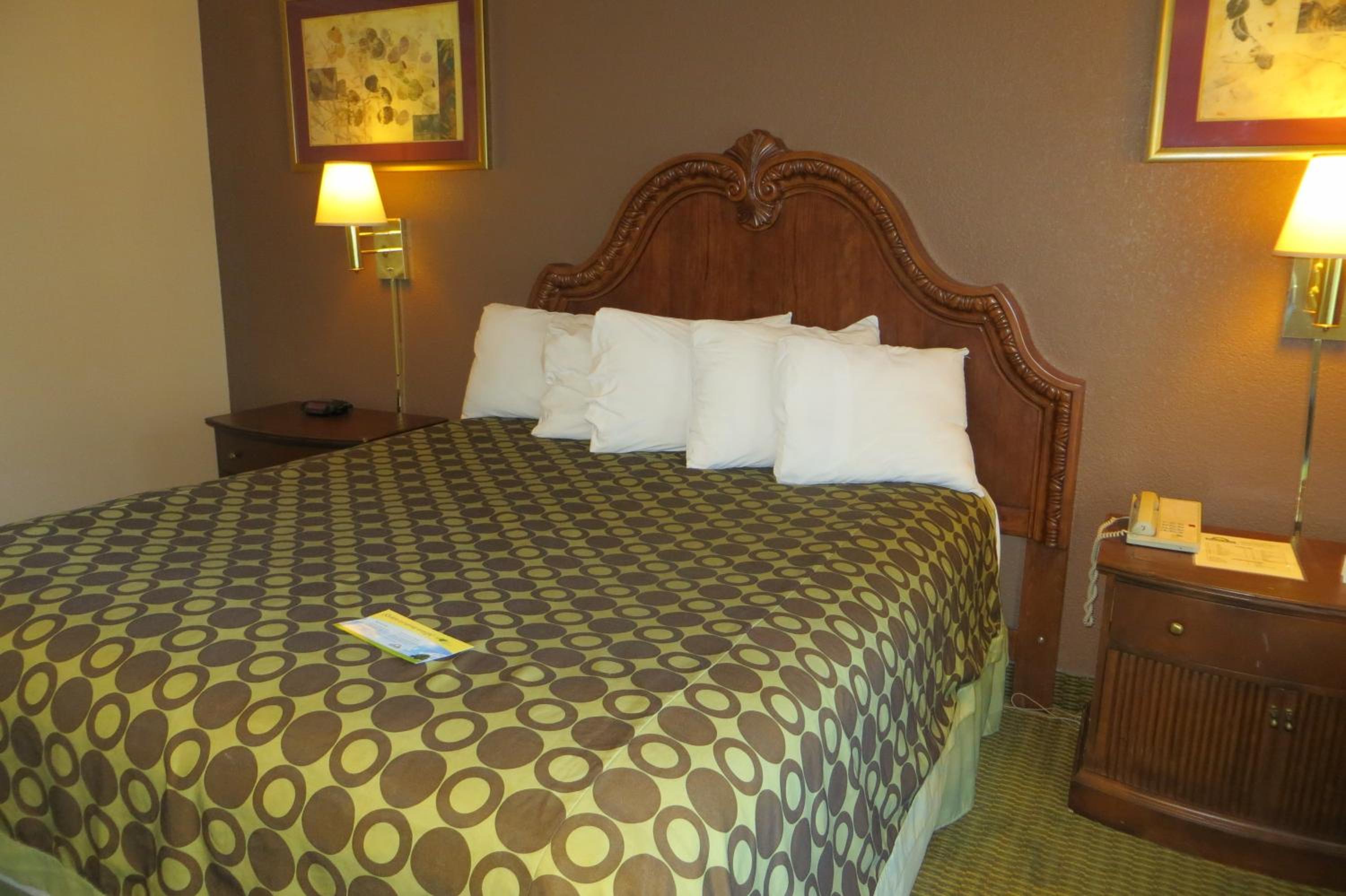 Deluxe King Room - Smoking photo 3