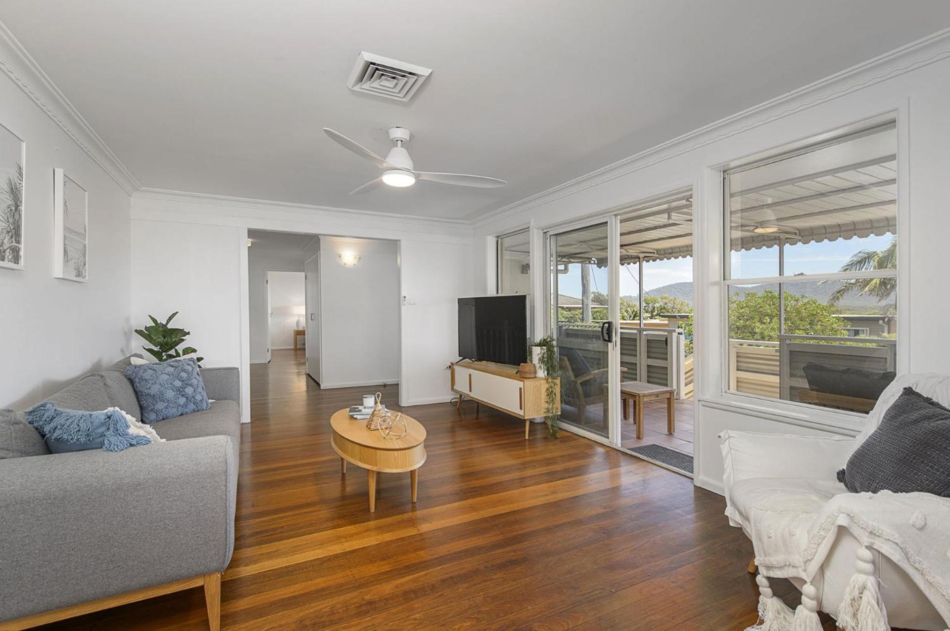 Five-Bedroom House photo 1