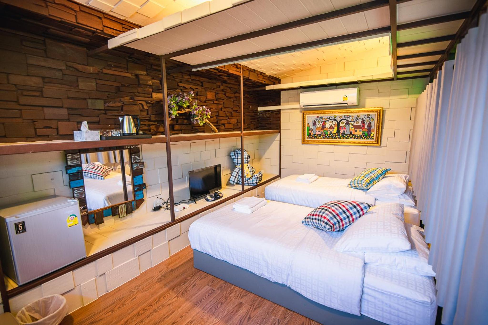 Twin Room with Private Bathroom - Photo 1