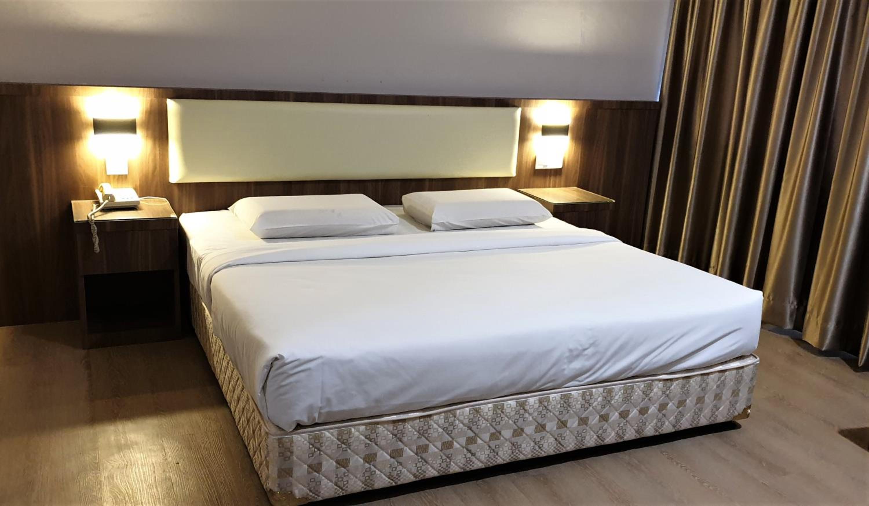 Deluxe King Room photo 2