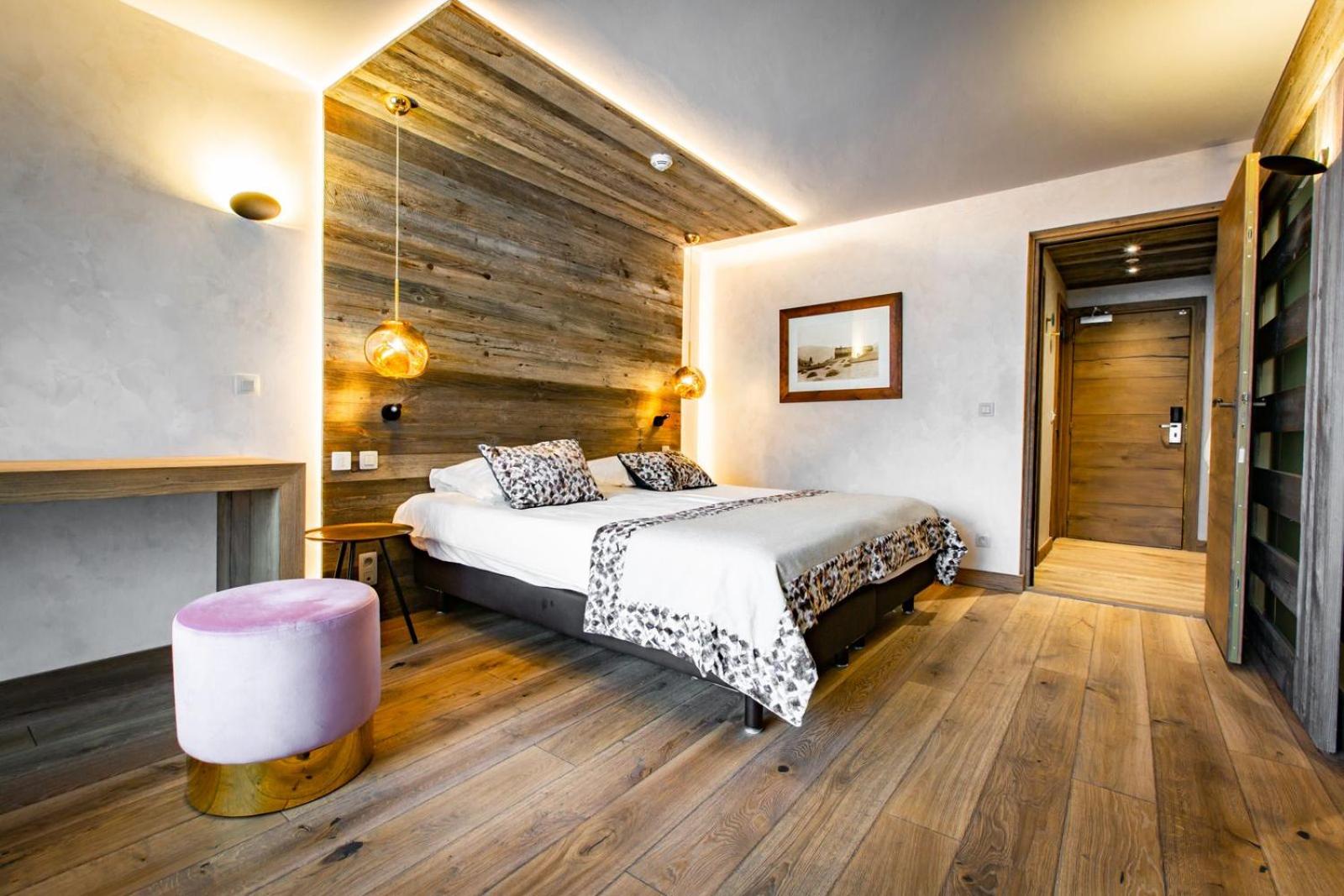 Deluxe Family Room (2 Adults + 1 Child)
