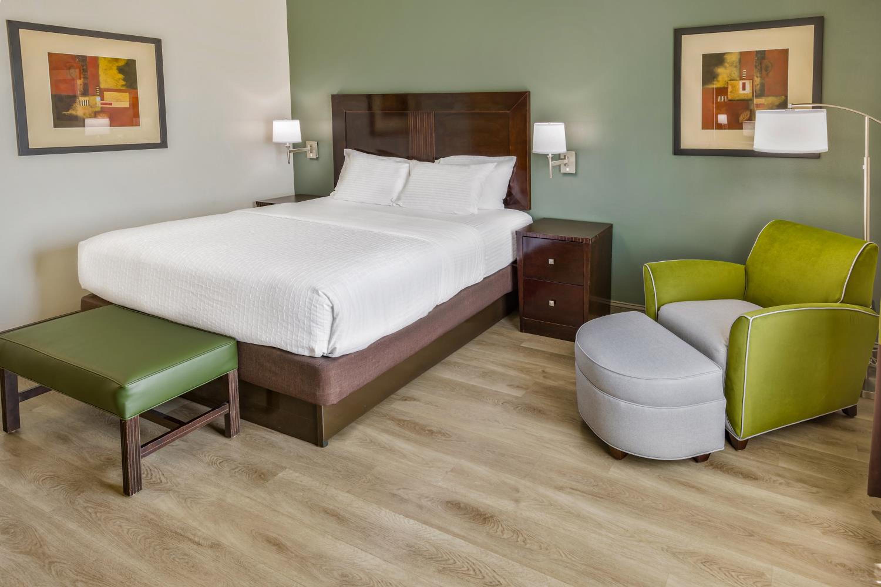 King Room with Walk-In Shower - Top Floor/Non-Smoking