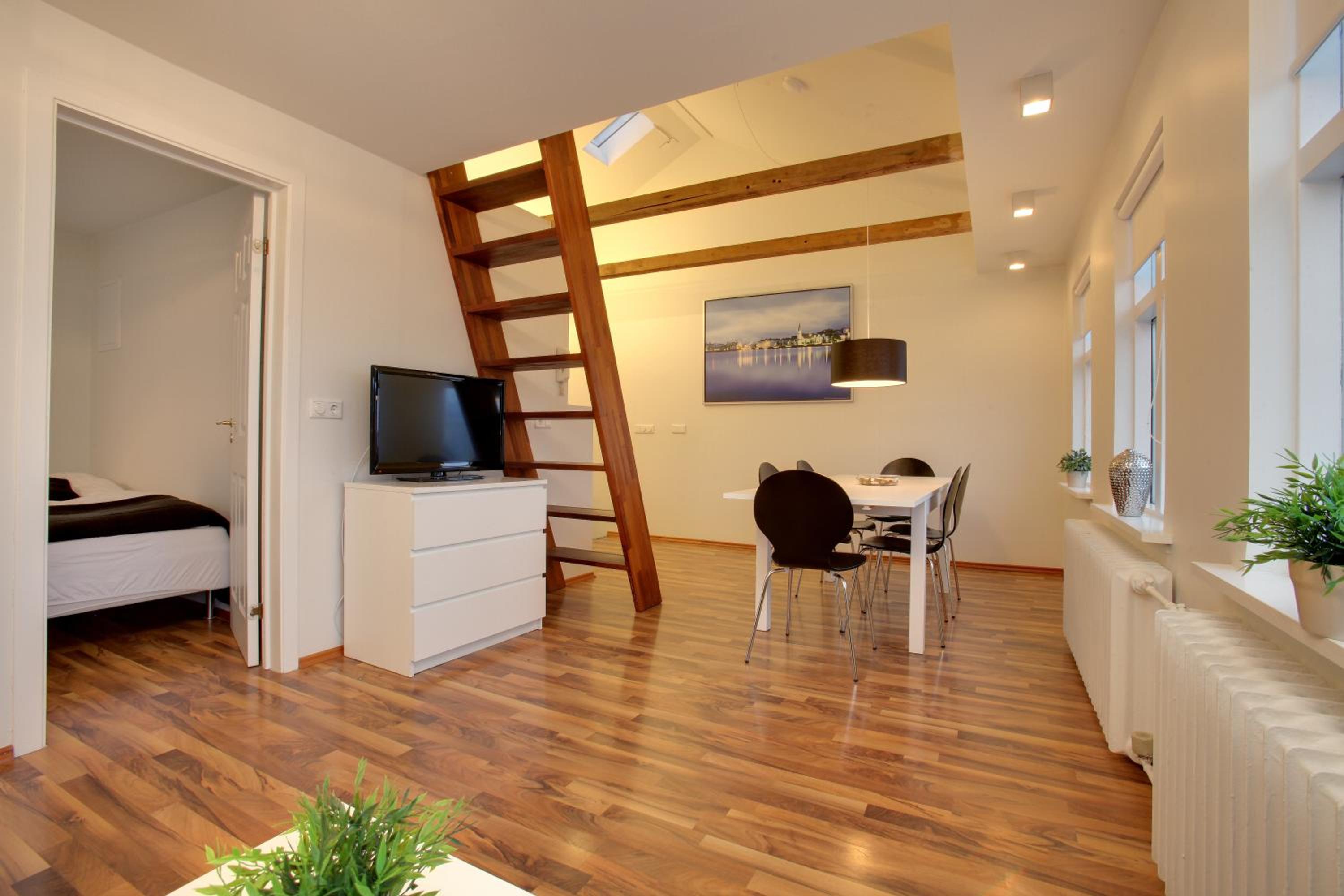 One-Bedroom Apartment with Balcony photo 1
