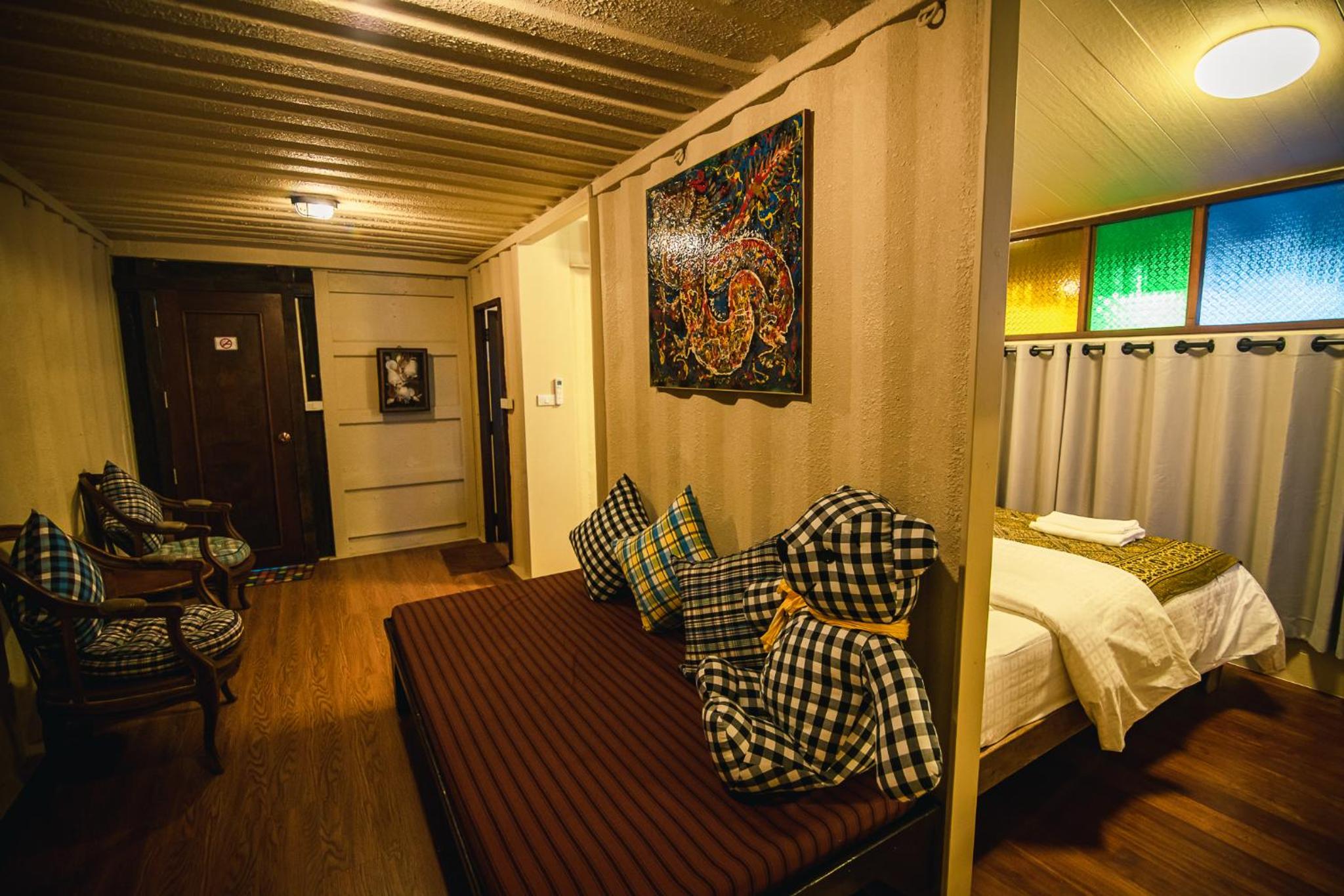 Deluxe Double Room (2 Adults + 1 Child) - Photo 2