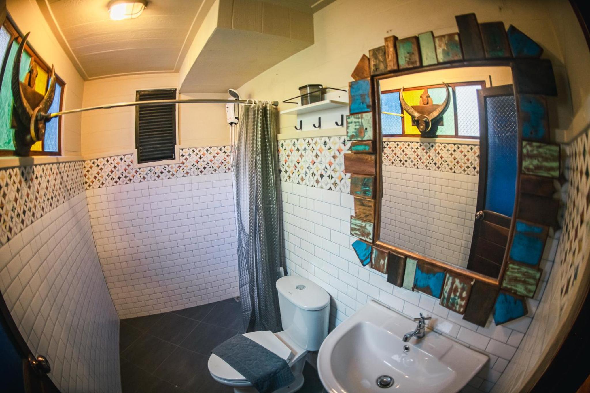 Deluxe Double Room (2 Adults + 1 Child) - Photo 3