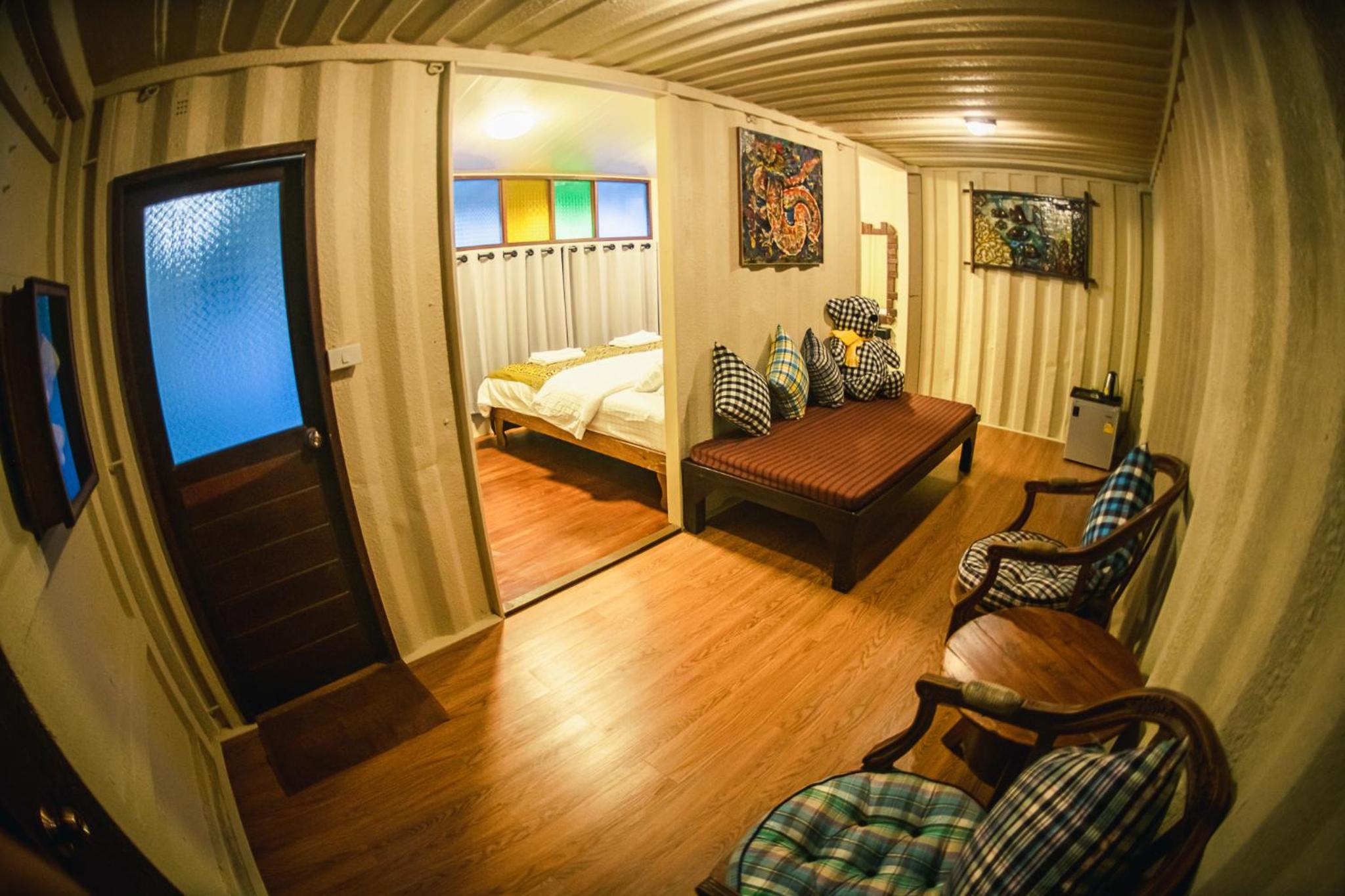 Deluxe Double Room (2 Adults + 1 Child) - Photo 1