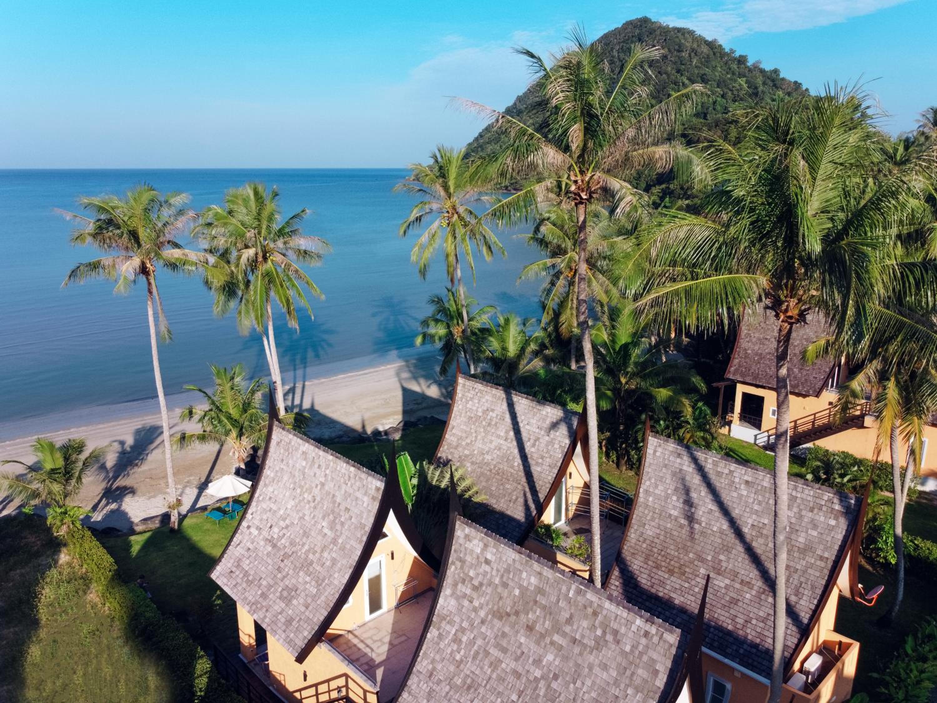 Three-Bedroom Villa - Beach Front - Photo 14