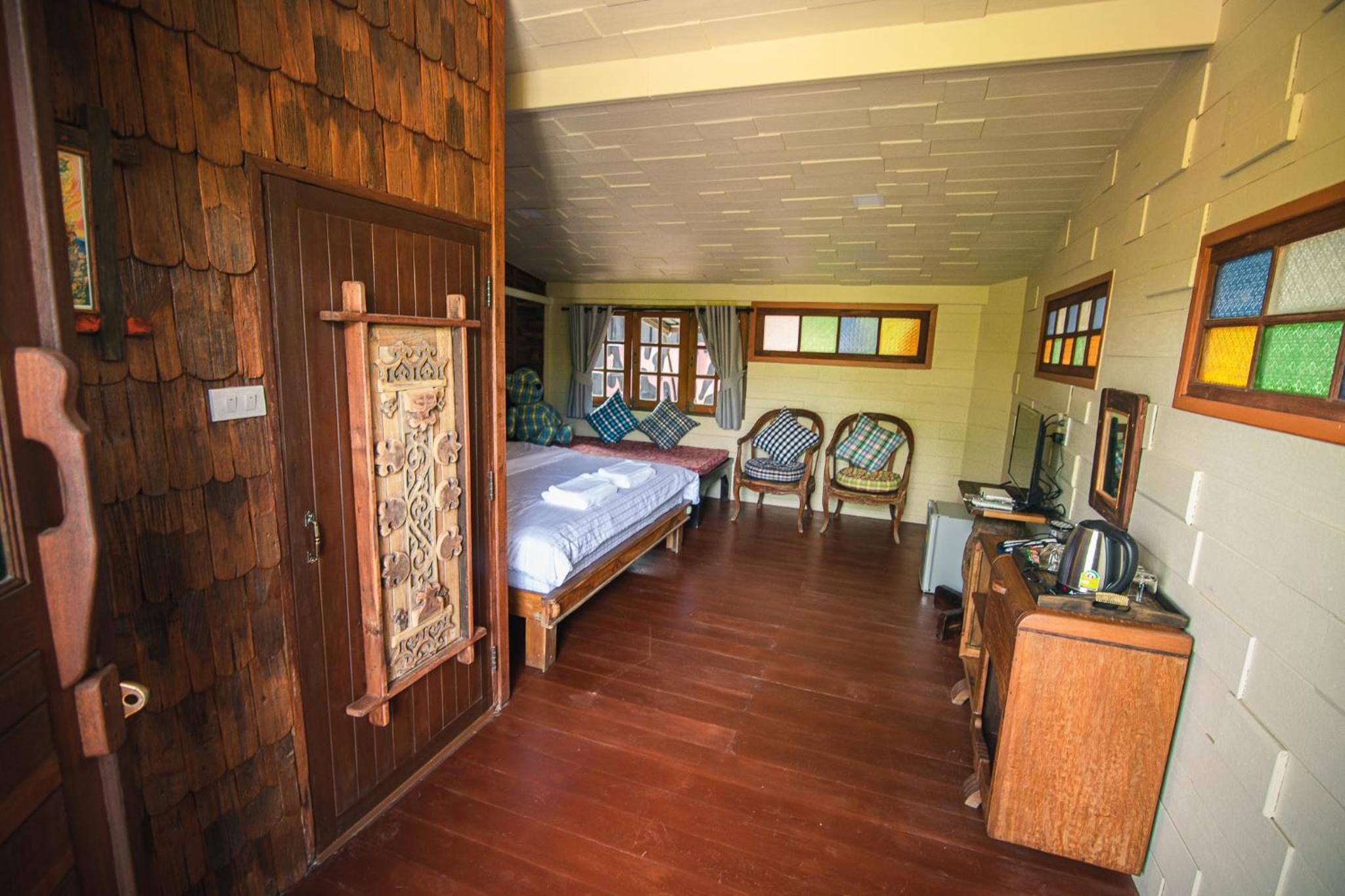 Deluxe King Room - Photo 3