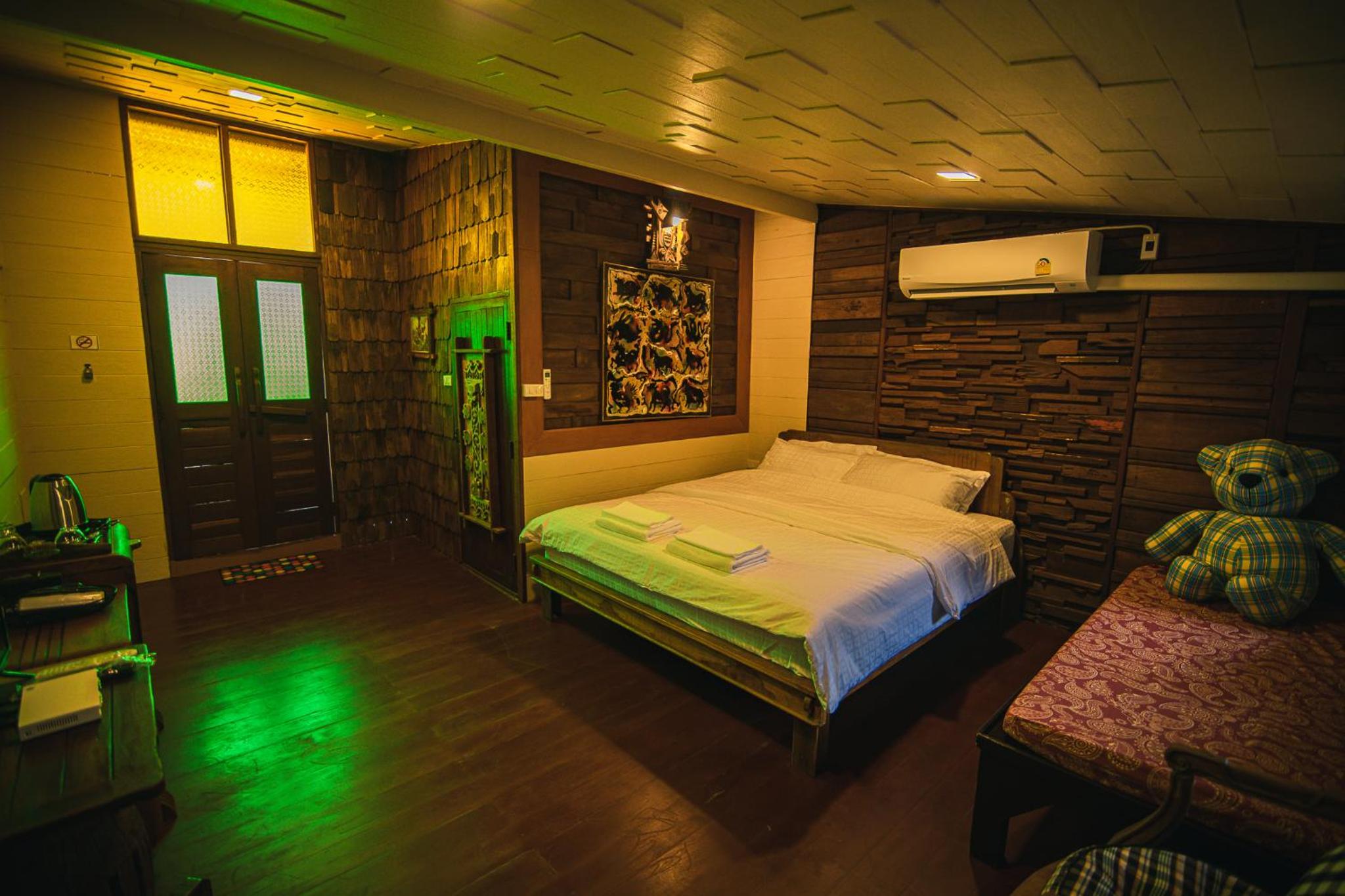 Deluxe King Room - Photo 4