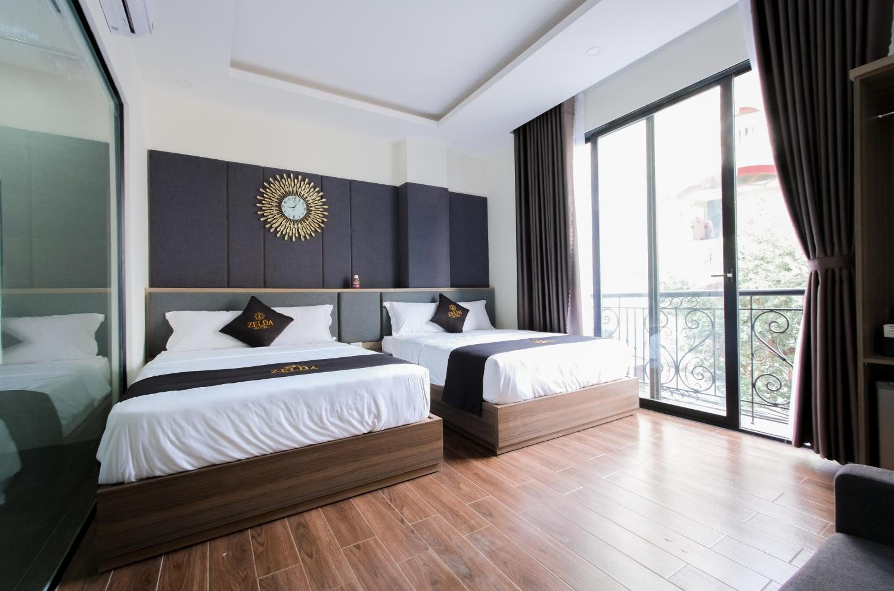 Family Suite with Balcony - Photo 6
