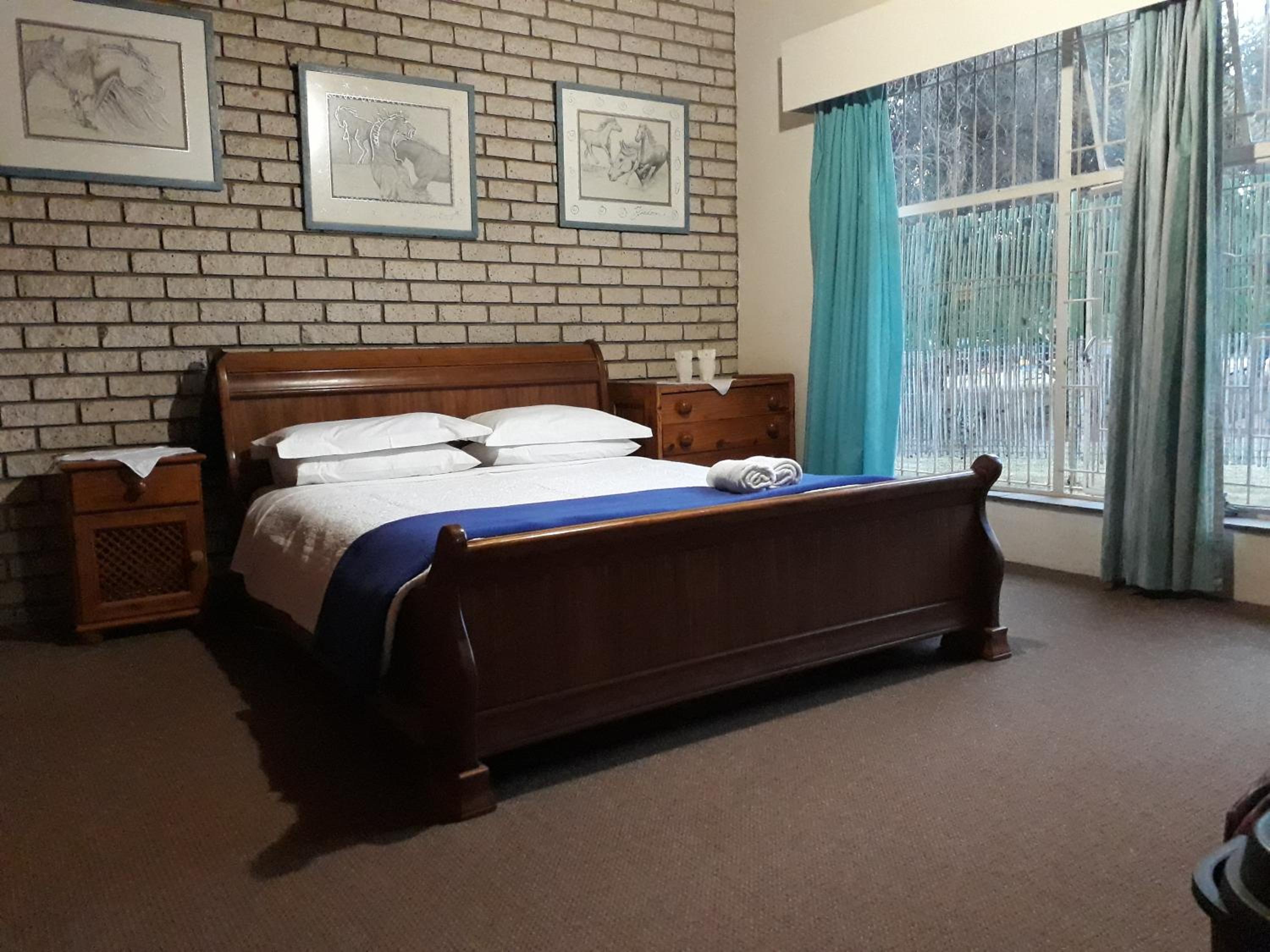 Double Room with Private Bathroom - Photo 2