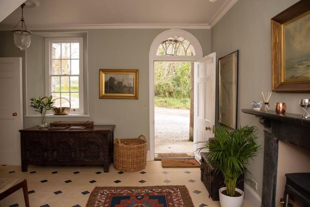 Seven-Bedroom House photo 1