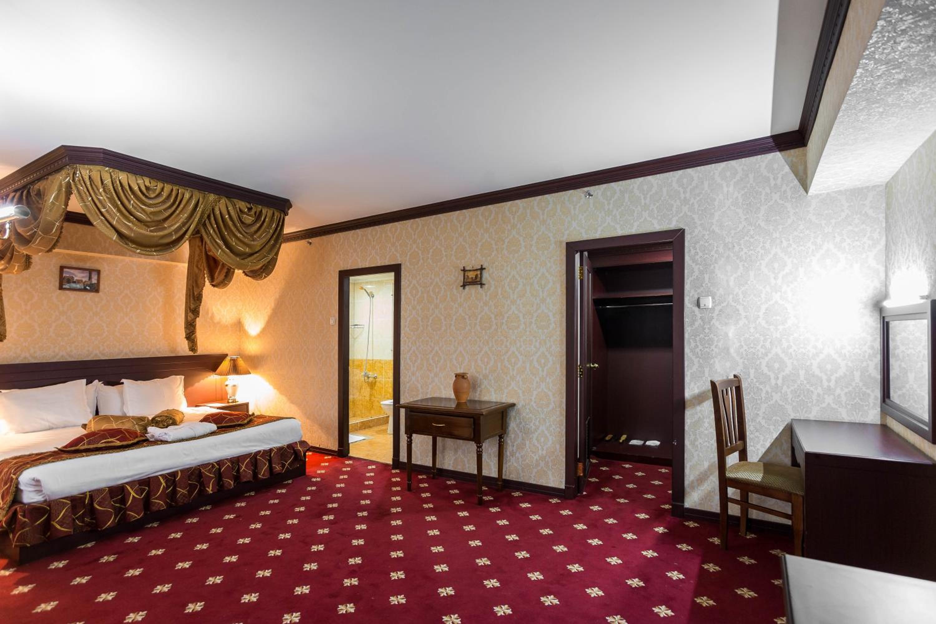 Suite - Photo 2