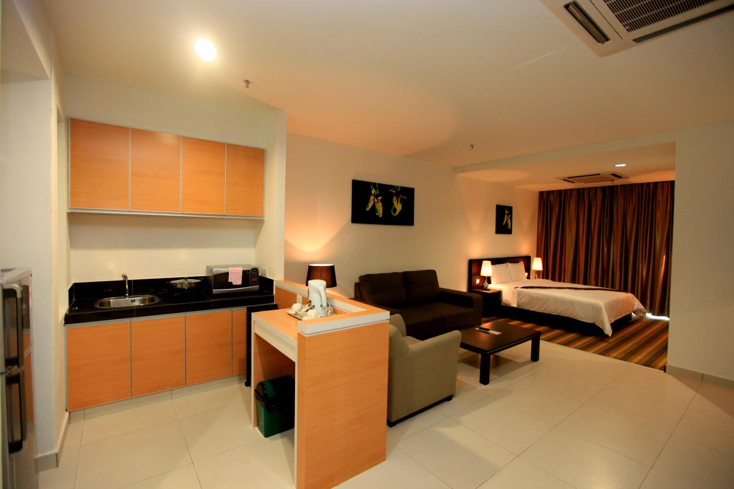 One-Bedroom Apartment - Photo 2