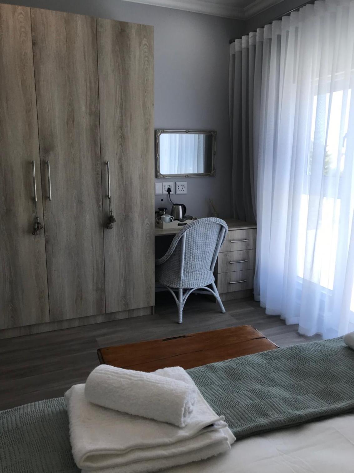 Large Double or Twin Room photo 2
