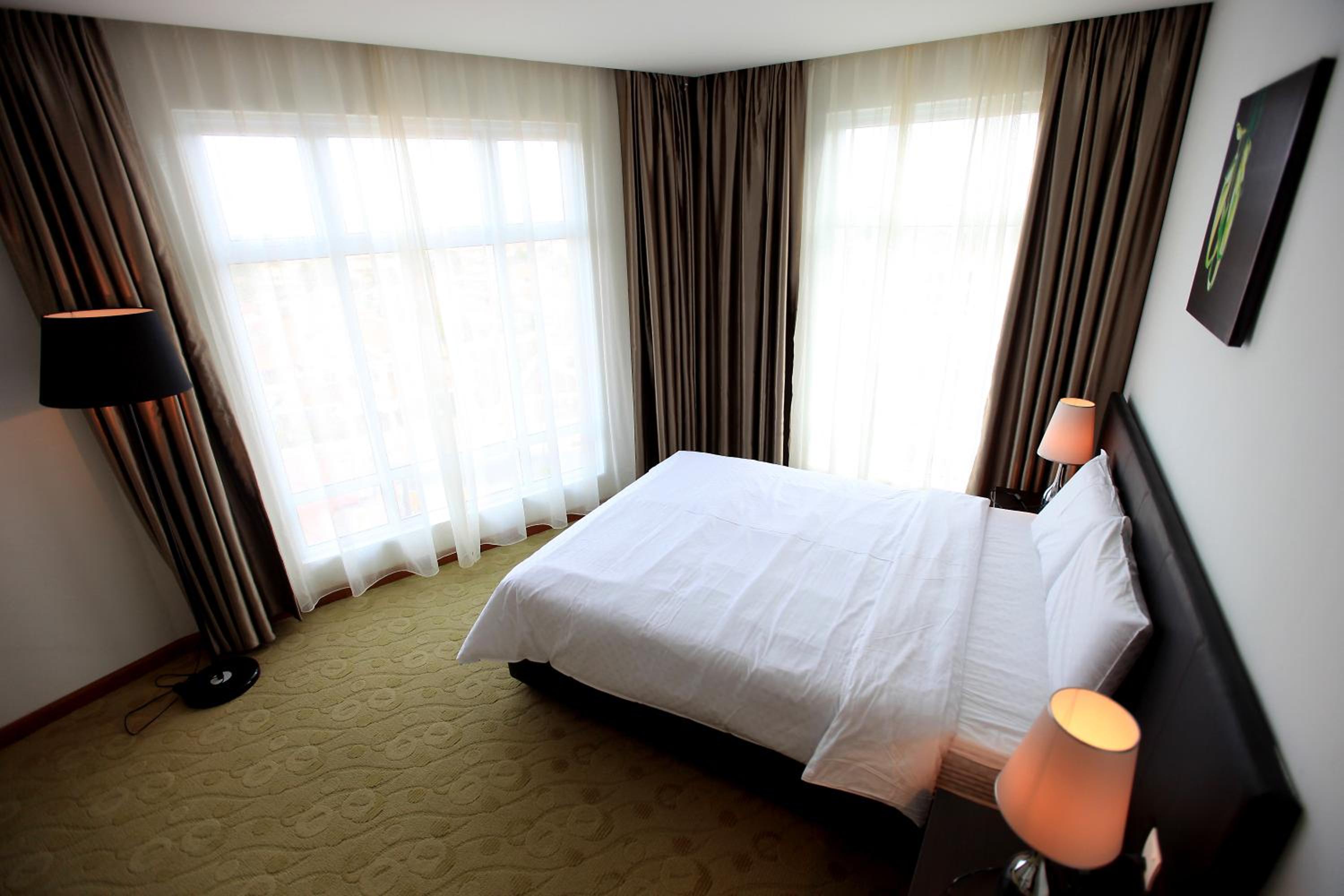 Three-Bedroom Apartment - Photo 4
