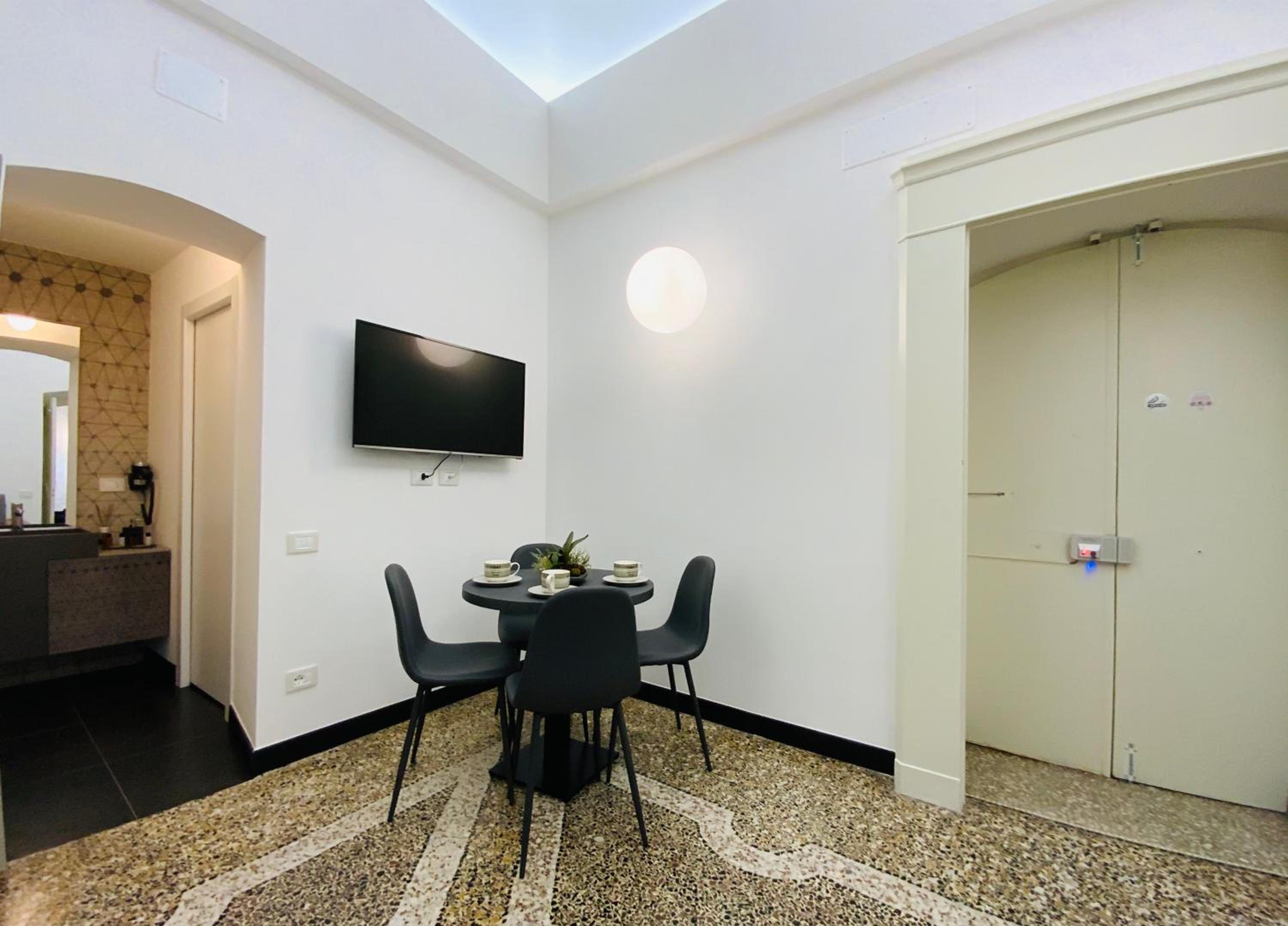 Deluxe Family Room - Photo 14