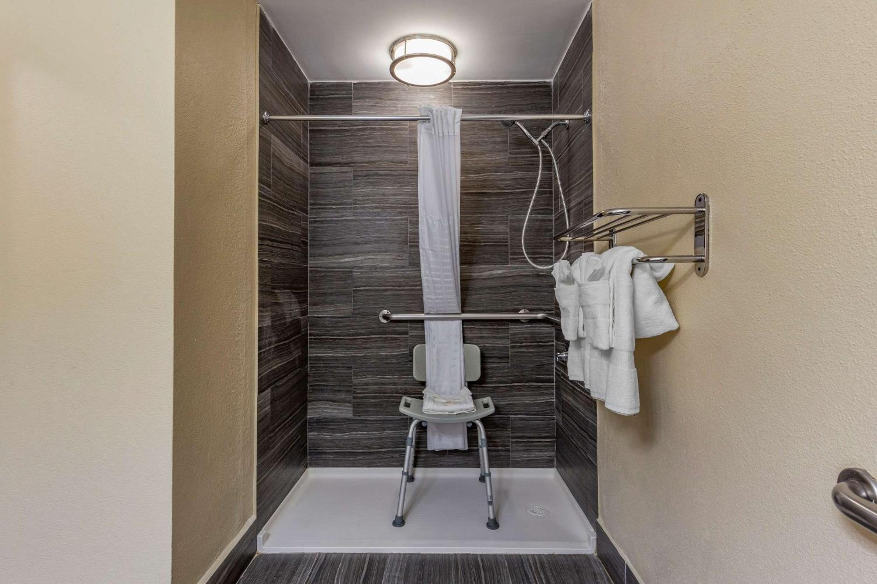 King Room - Disability Access/Non-Smoking - Photo 5