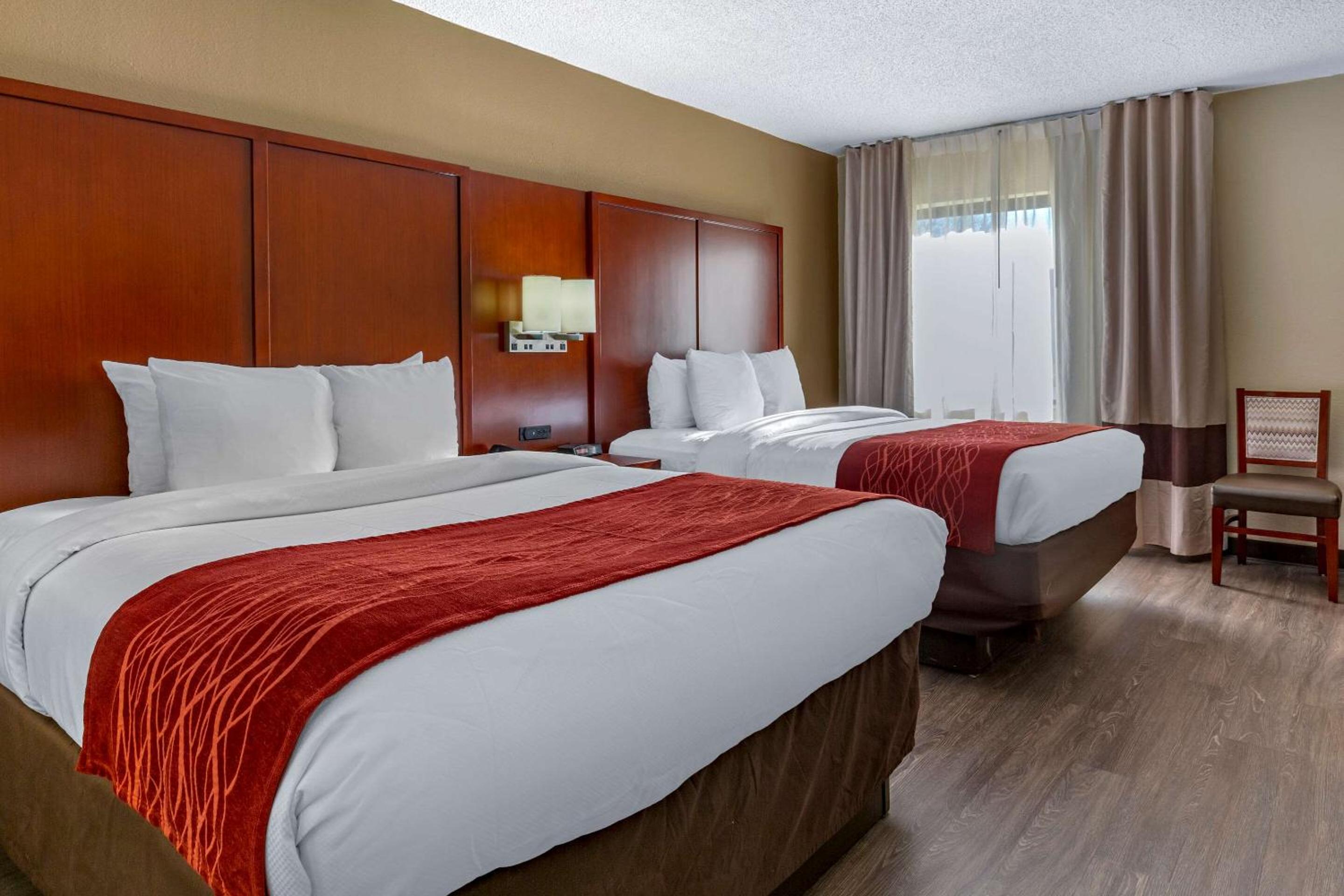 Queen Room with Two Queen Beds - Non-Smoking - Photo 1