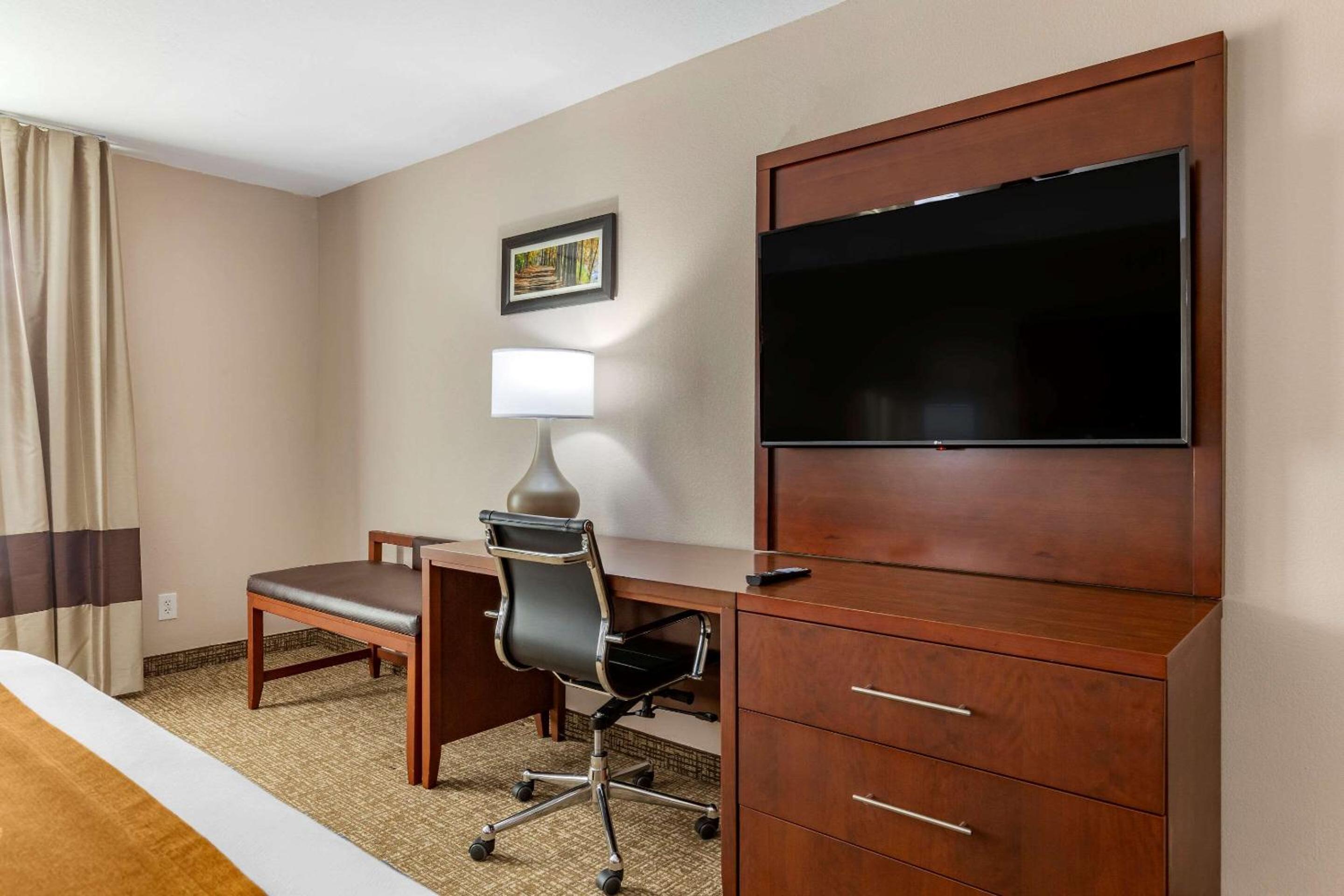 King Room - Non-Smoking - Photo 2