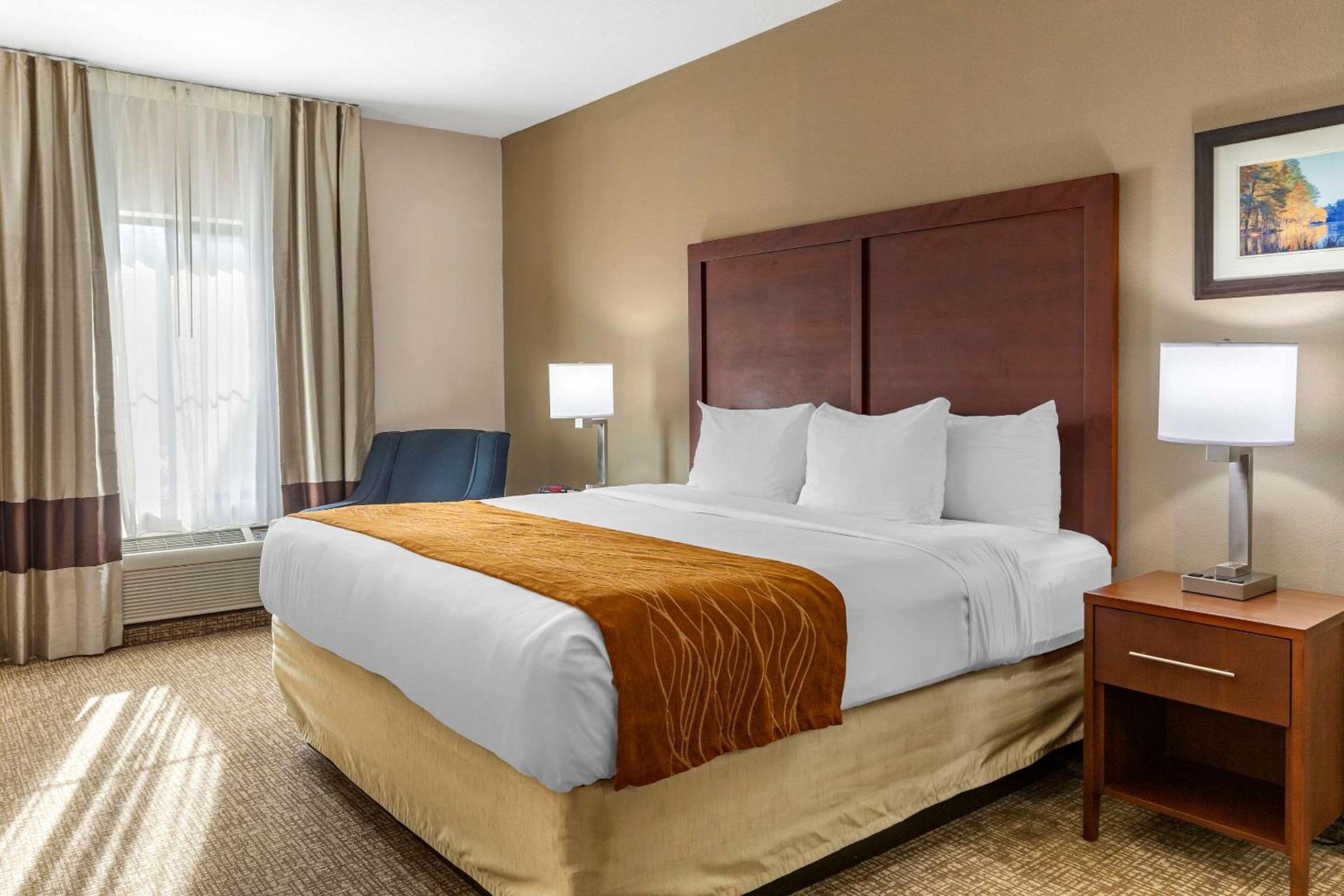 King Room - Accessible/Non-Smoking - Photo 2