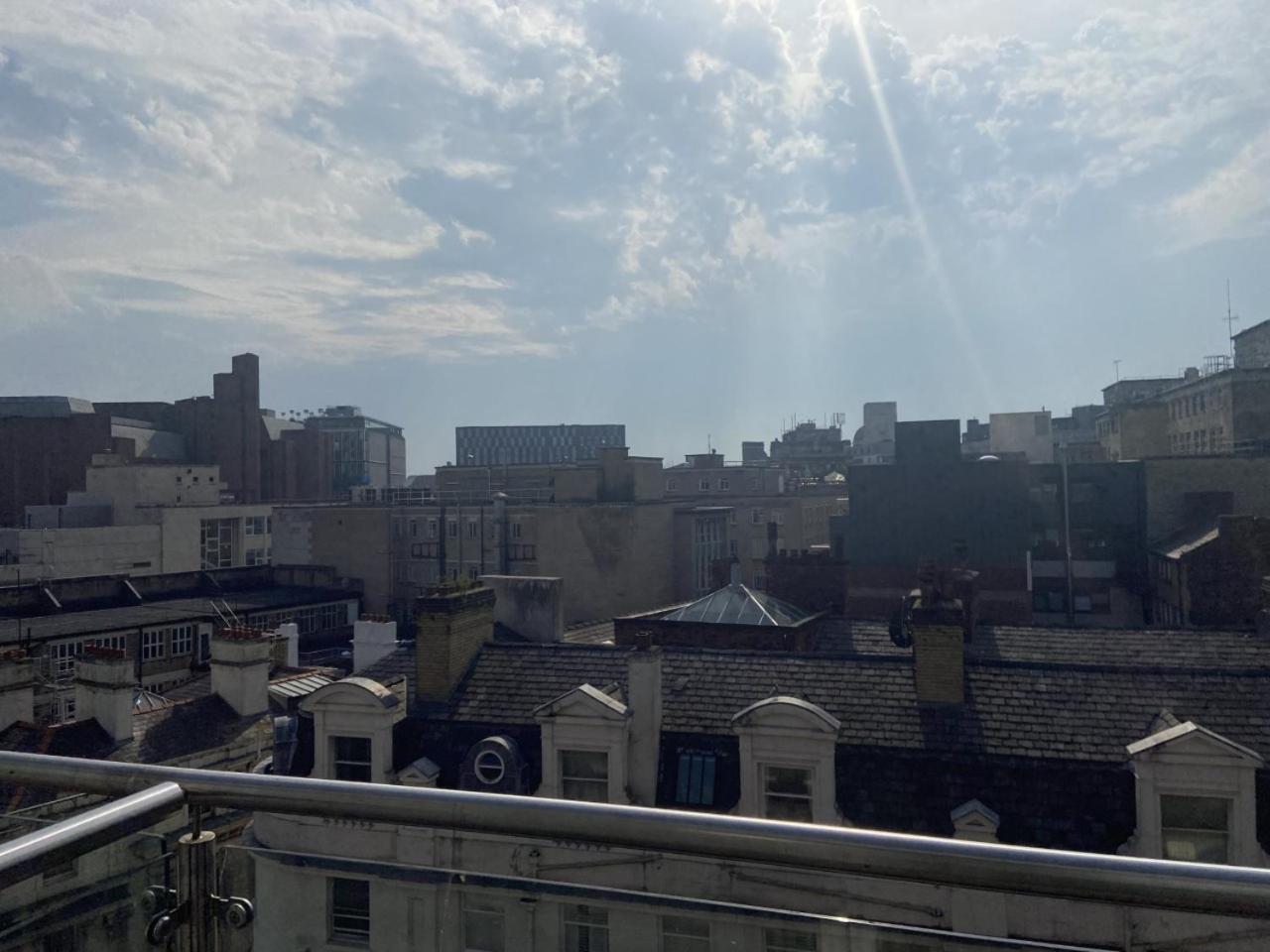 Deluxe Double Room with Balcony and City View - Photo 9