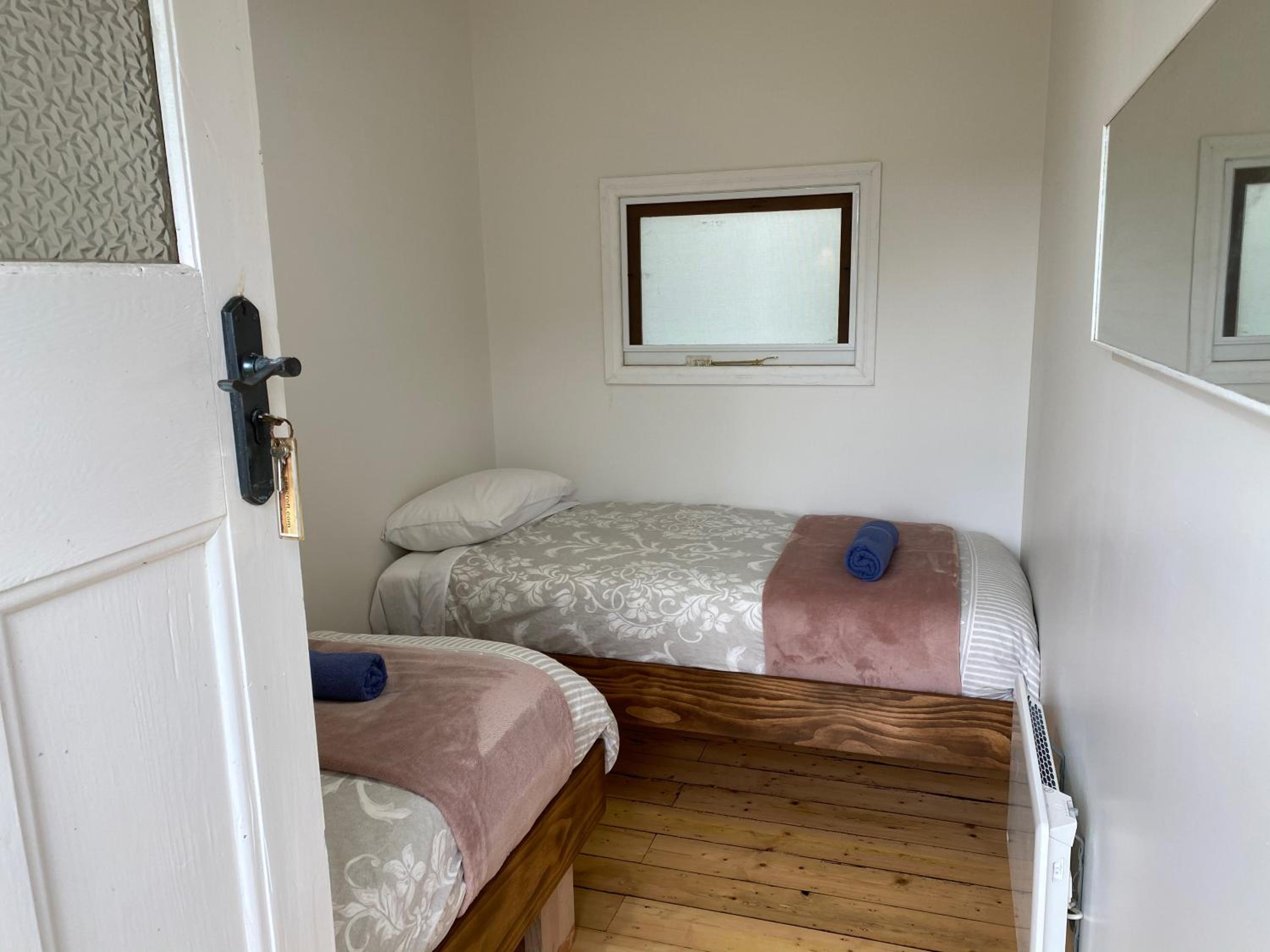 Standard Twin Room - Photo 21