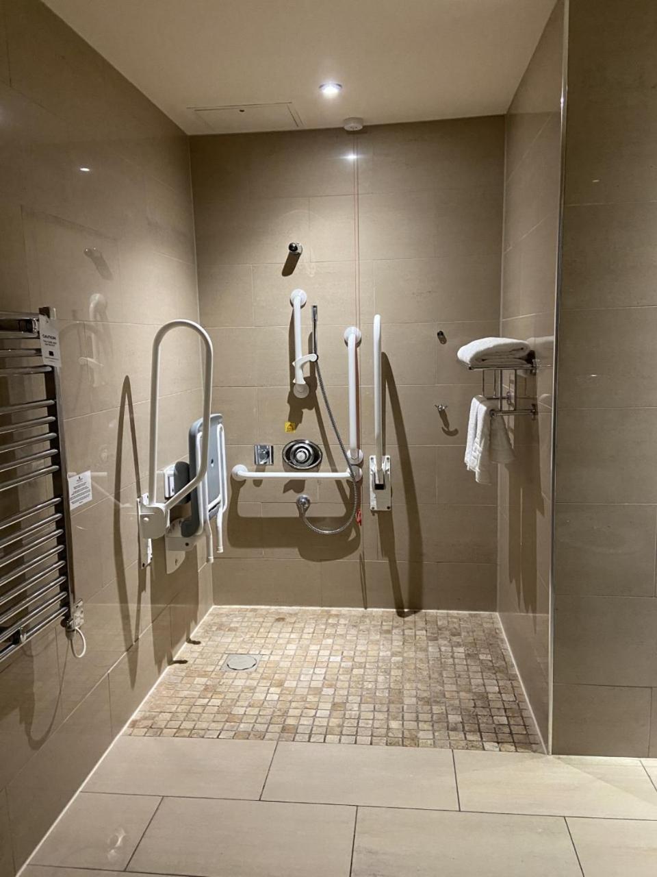 Double Room - Disability Access - Photo 4