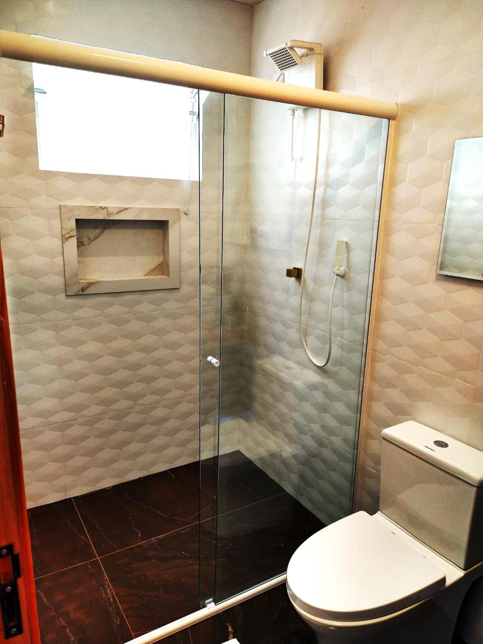 Deluxe Queen Room with Two Queen Beds - Photo 10