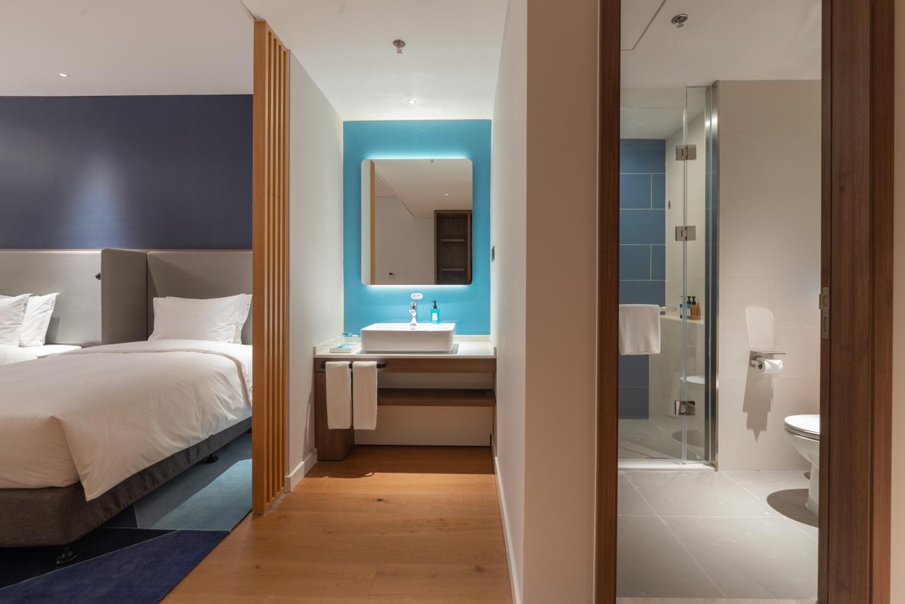 Standard Twin Room - Photo 4
