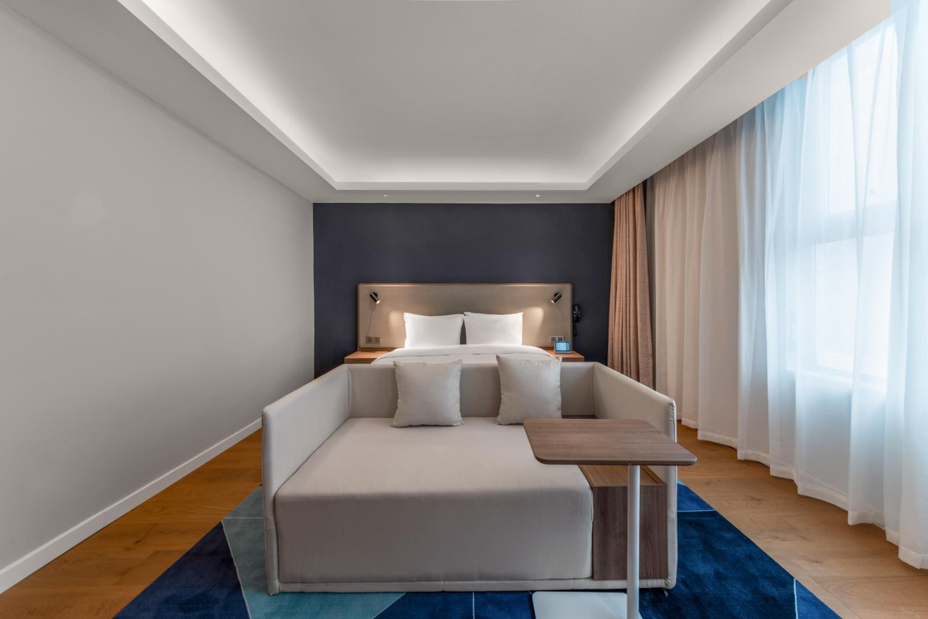 One-Bedroom Suite - Photo 6