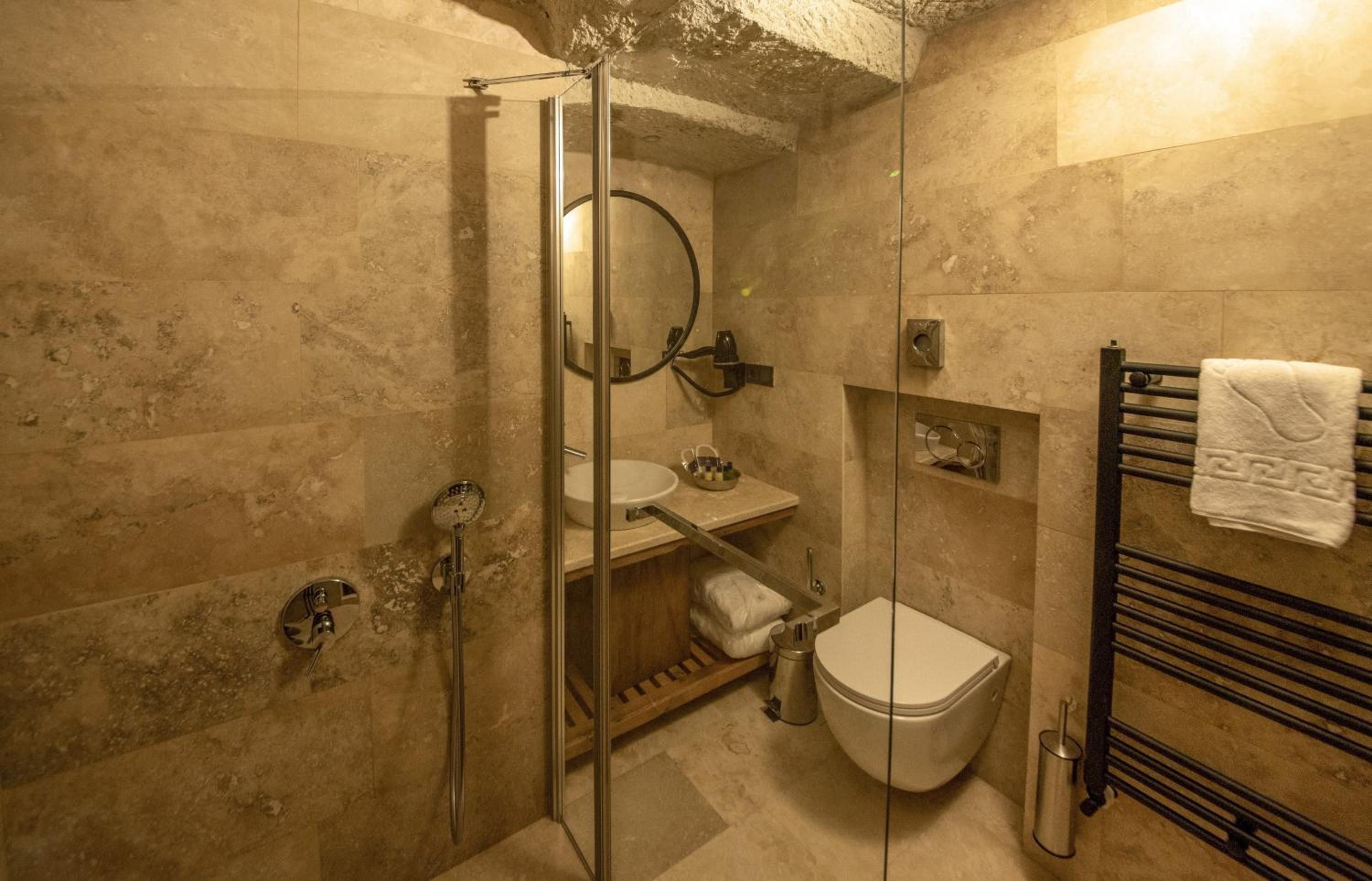 Deluxe Room - Photo 11