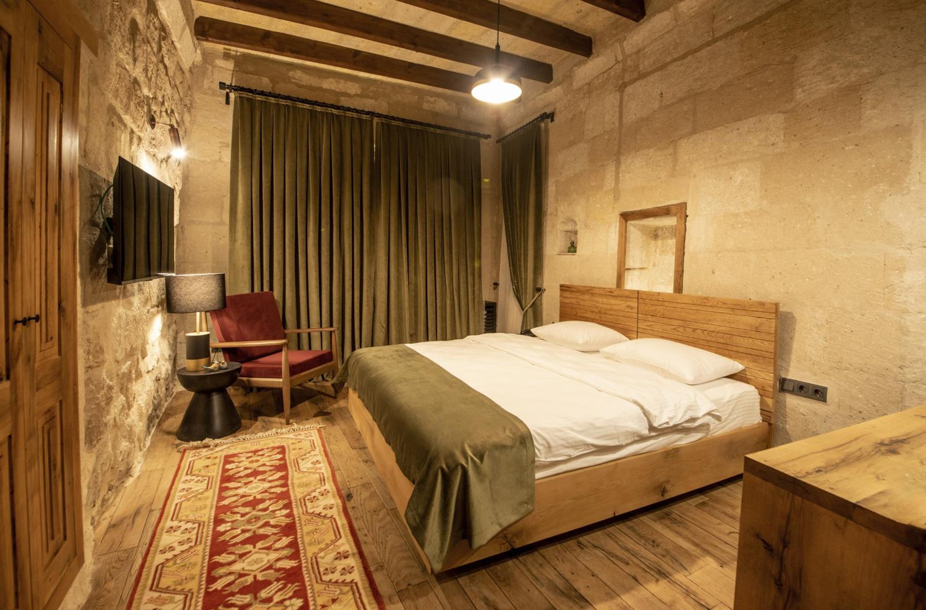 Deluxe Room - Photo 6