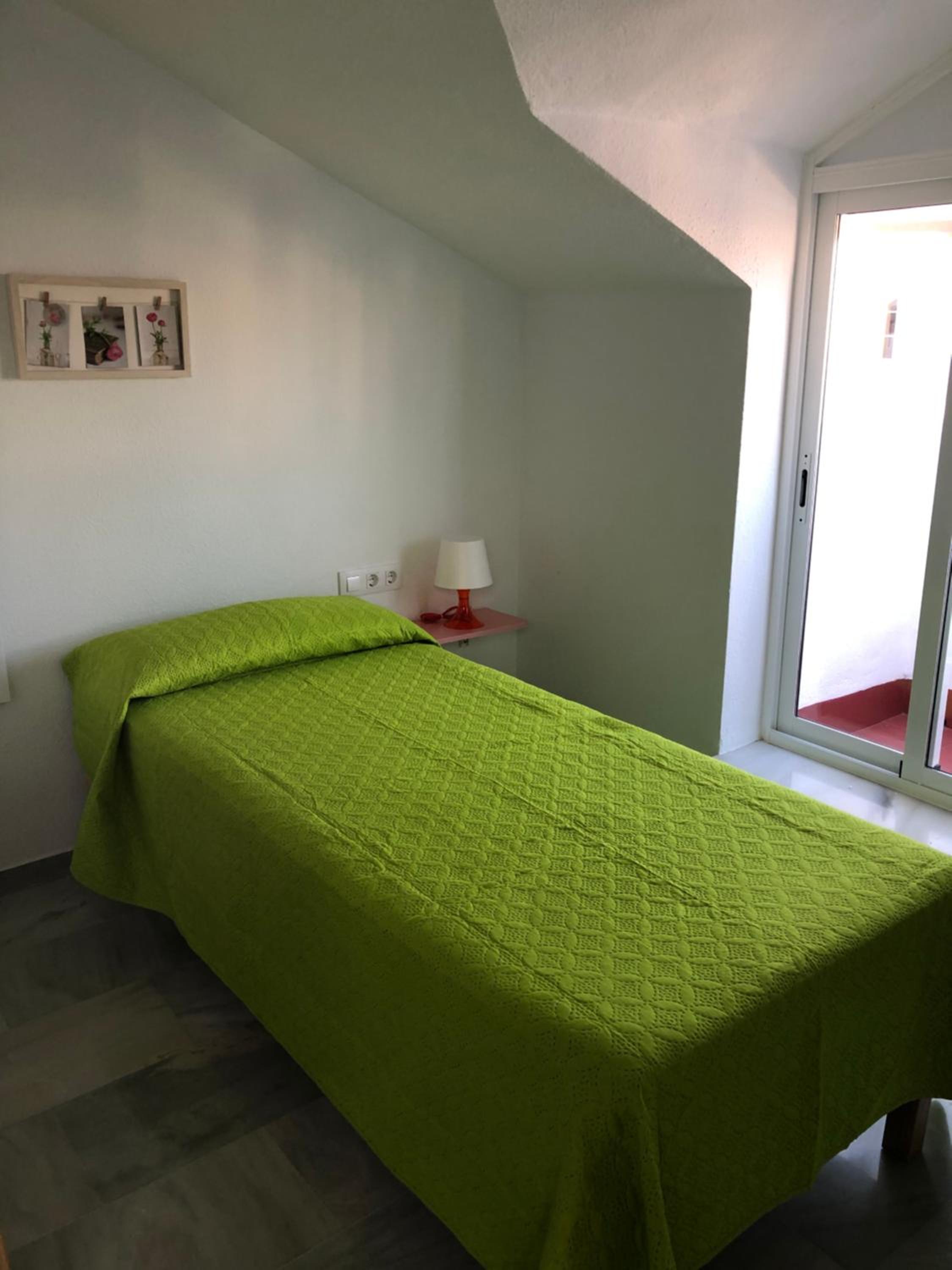 Single Room with Shared Bathroom photo 2