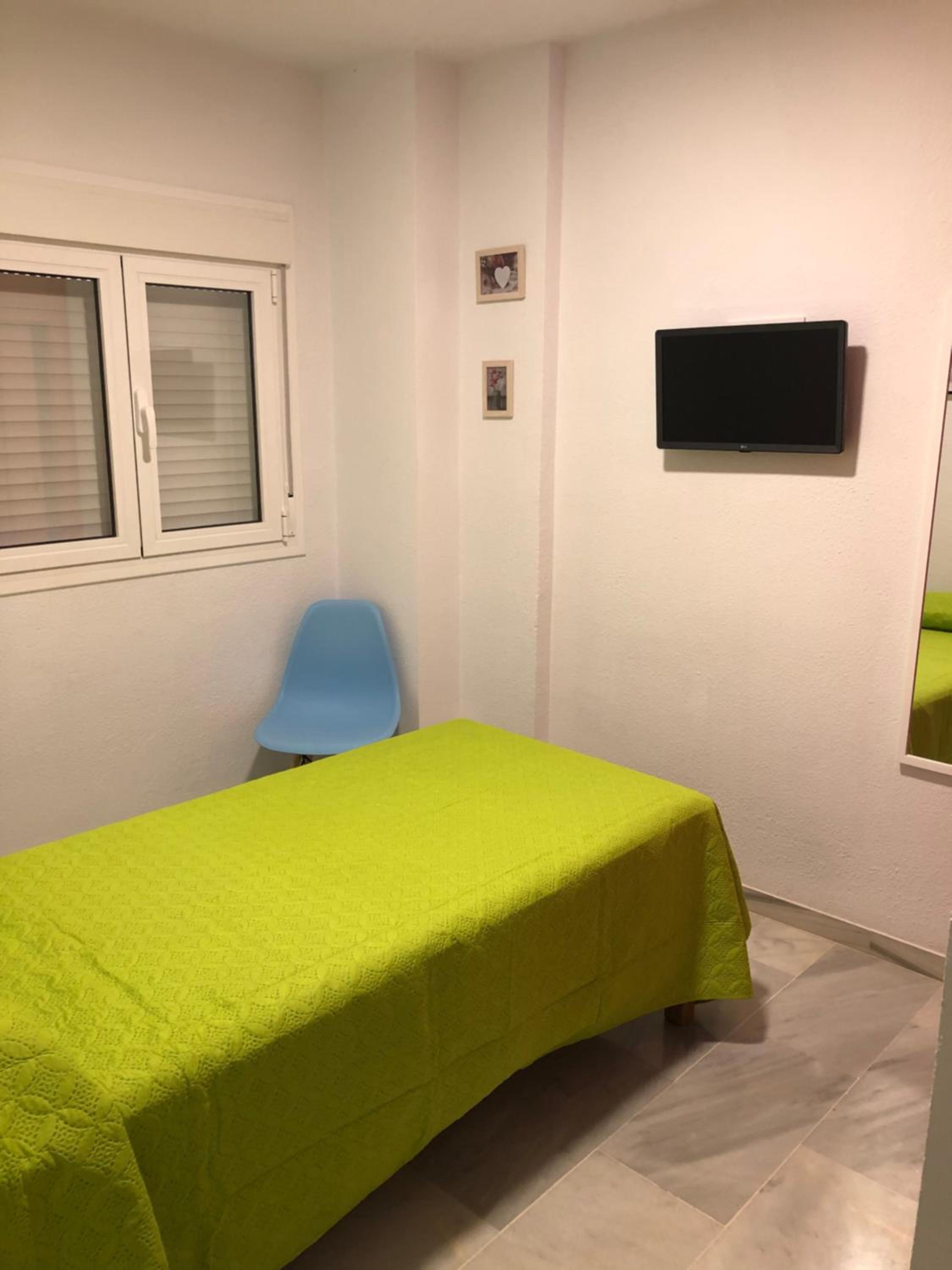 Single Room with Shared Bathroom photo 3