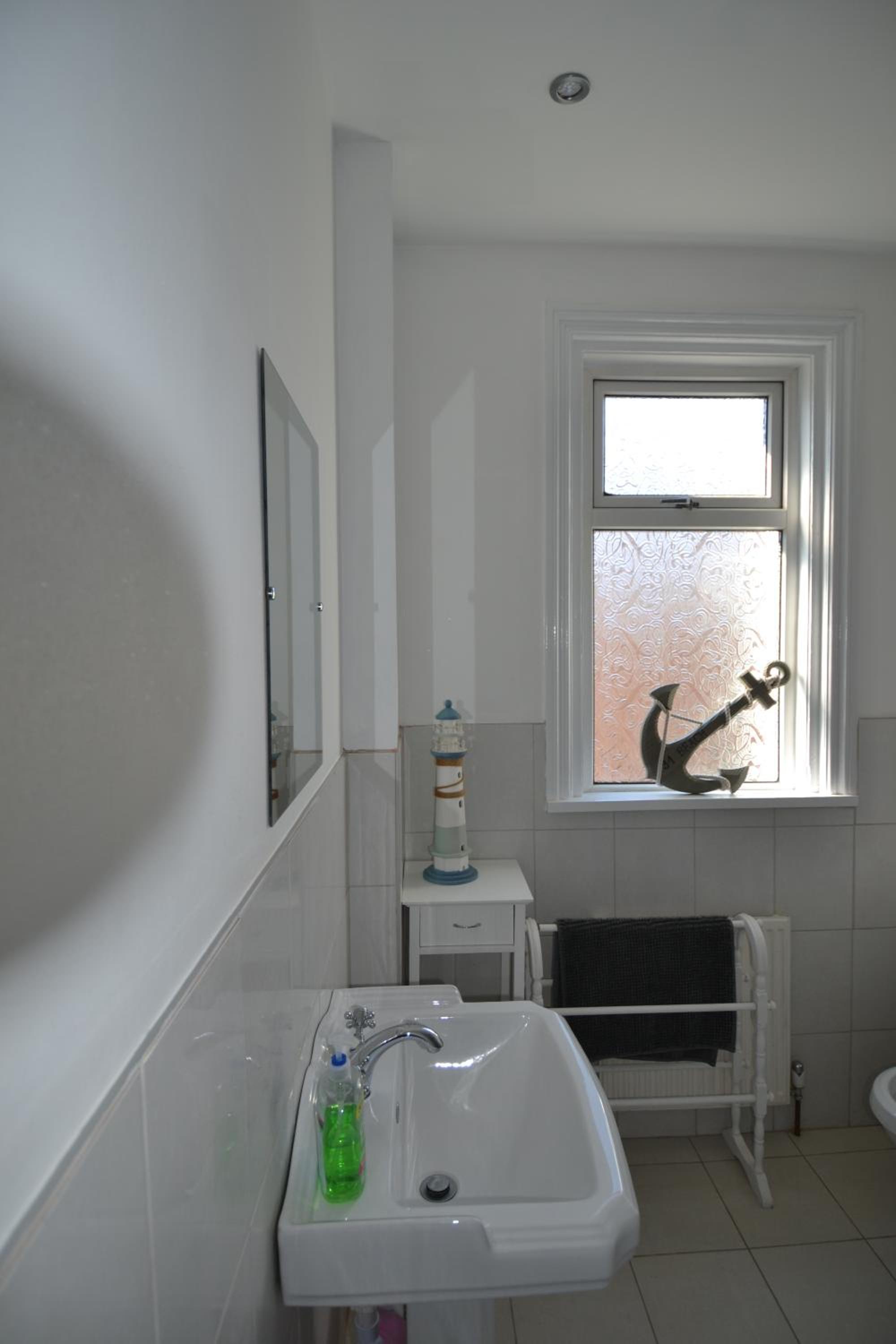 Five-Bedroom House - Photo 34