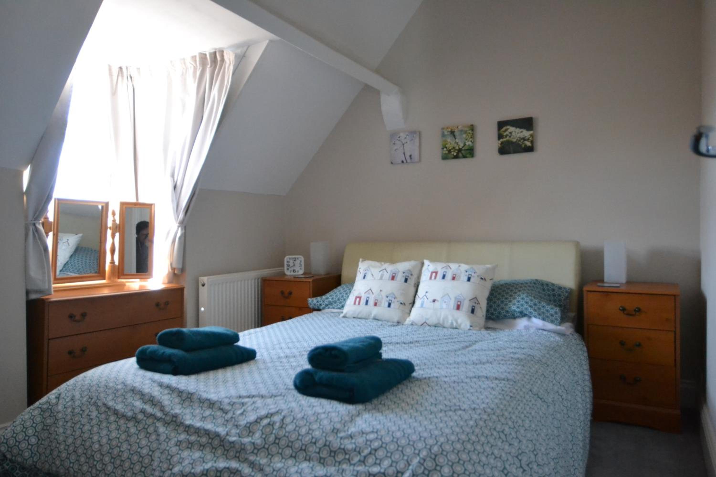 Five-Bedroom House - Photo 5
