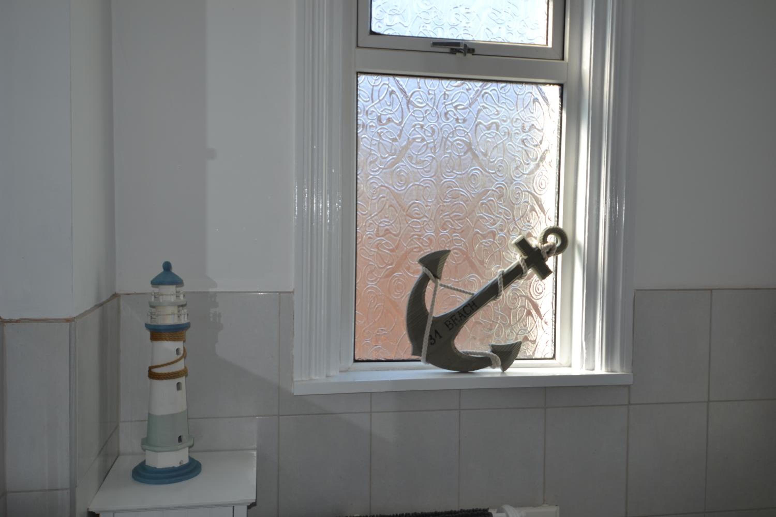 Five-Bedroom House - Photo 10